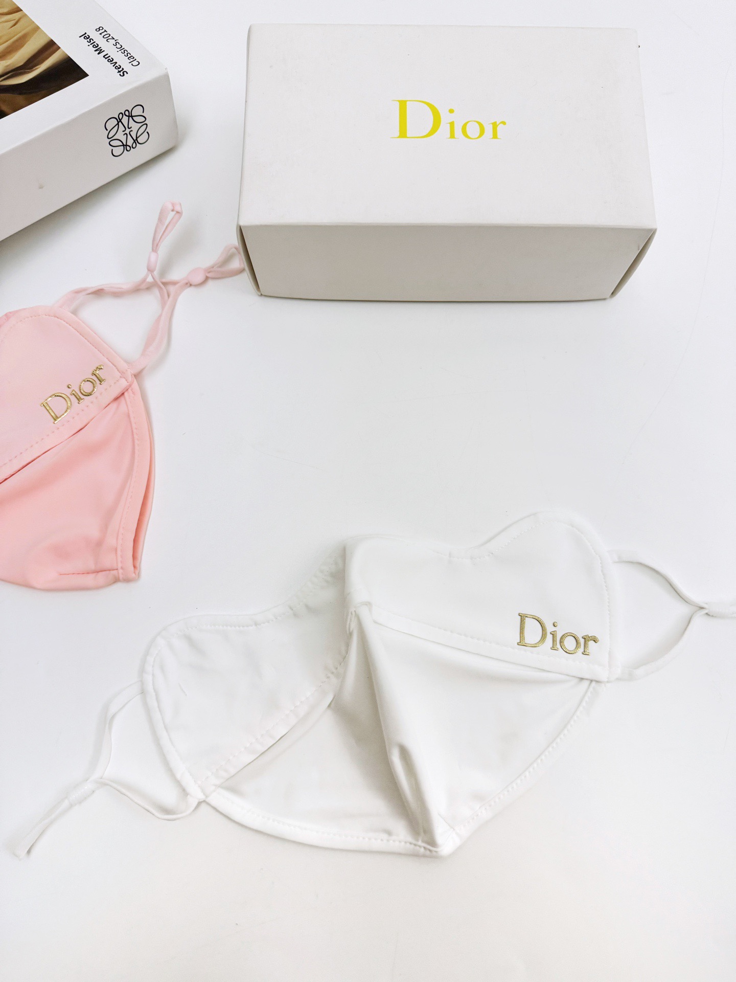 配盒子🌟【一盒2个】🌟 Dior 迪奥 经典字母logo冰丝防晒口罩，防紫外线的夏季神器，护眼角防晒口罩