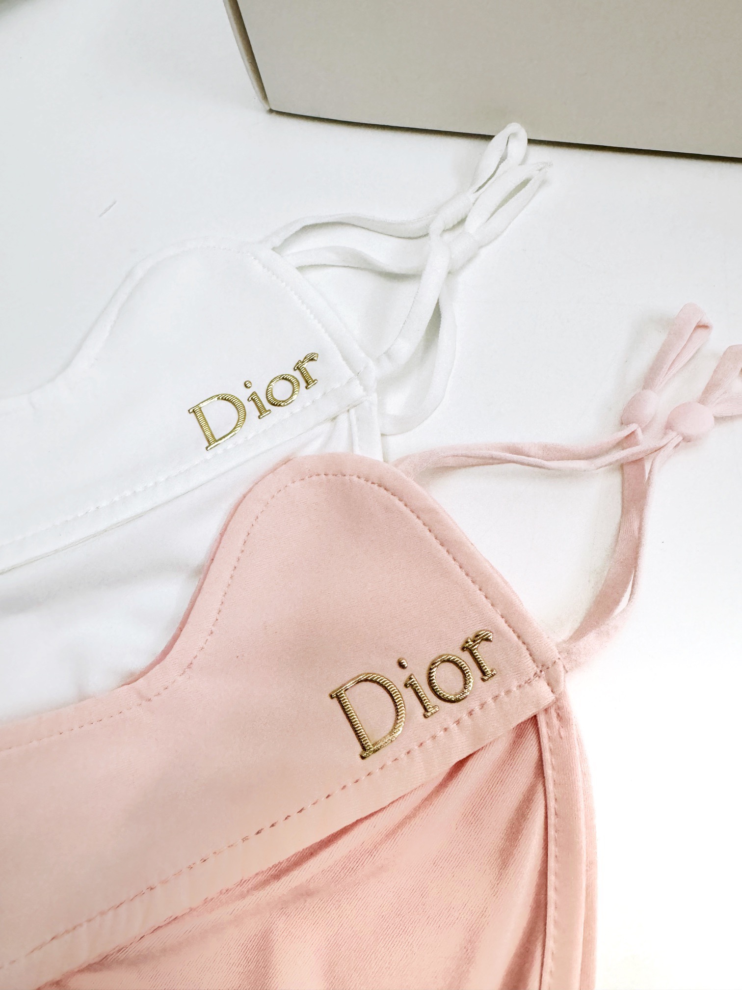 配盒子🌟【一盒2个】🌟 Dior 迪奥 经典字母logo冰丝防晒口罩，防紫外线的夏季神器，护眼角防晒口罩