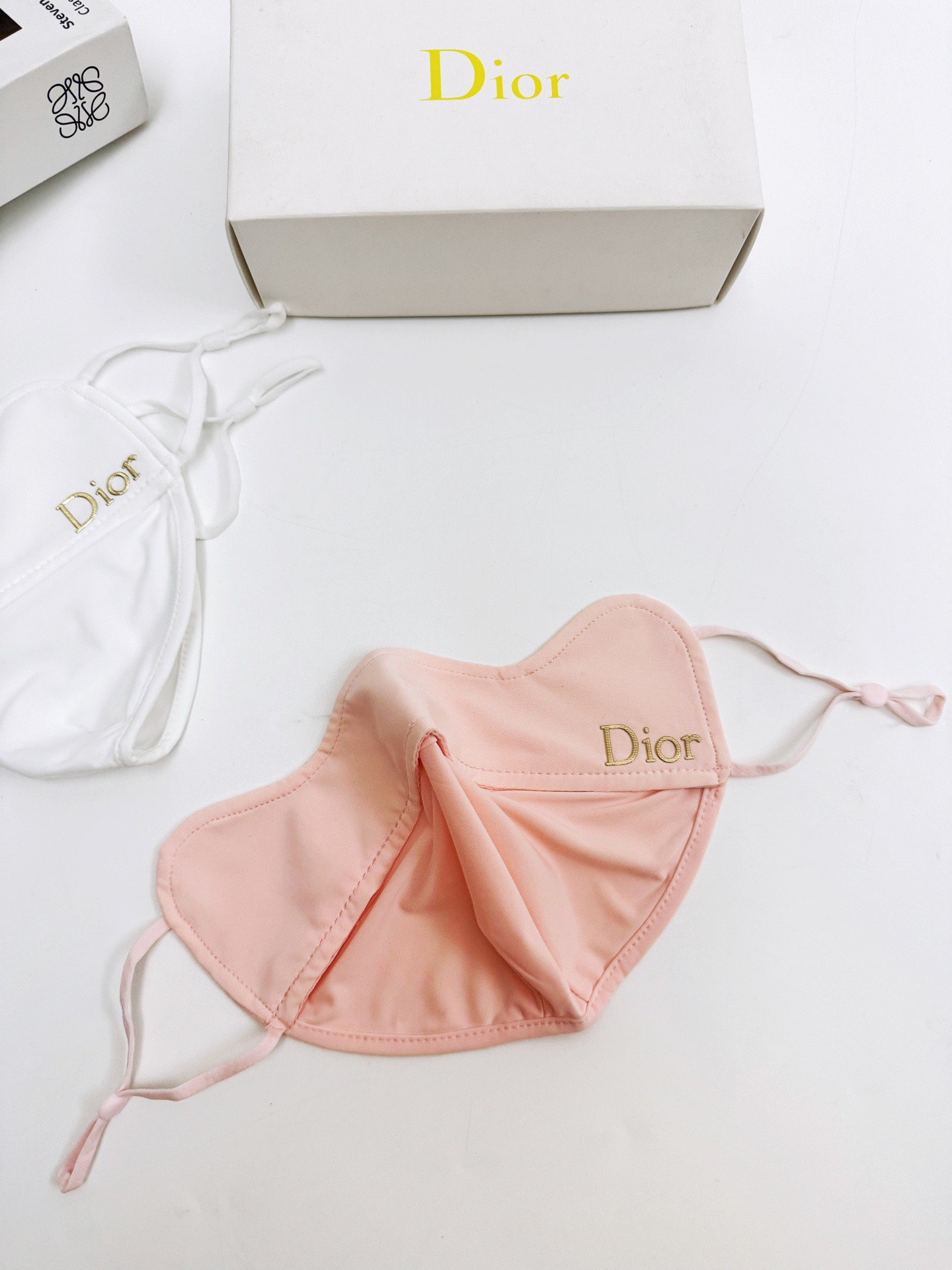 配盒子🌟【一盒2个】🌟 Dior 迪奥 经典字母logo冰丝防晒口罩，防紫外线的夏季神器，护眼角防晒口罩