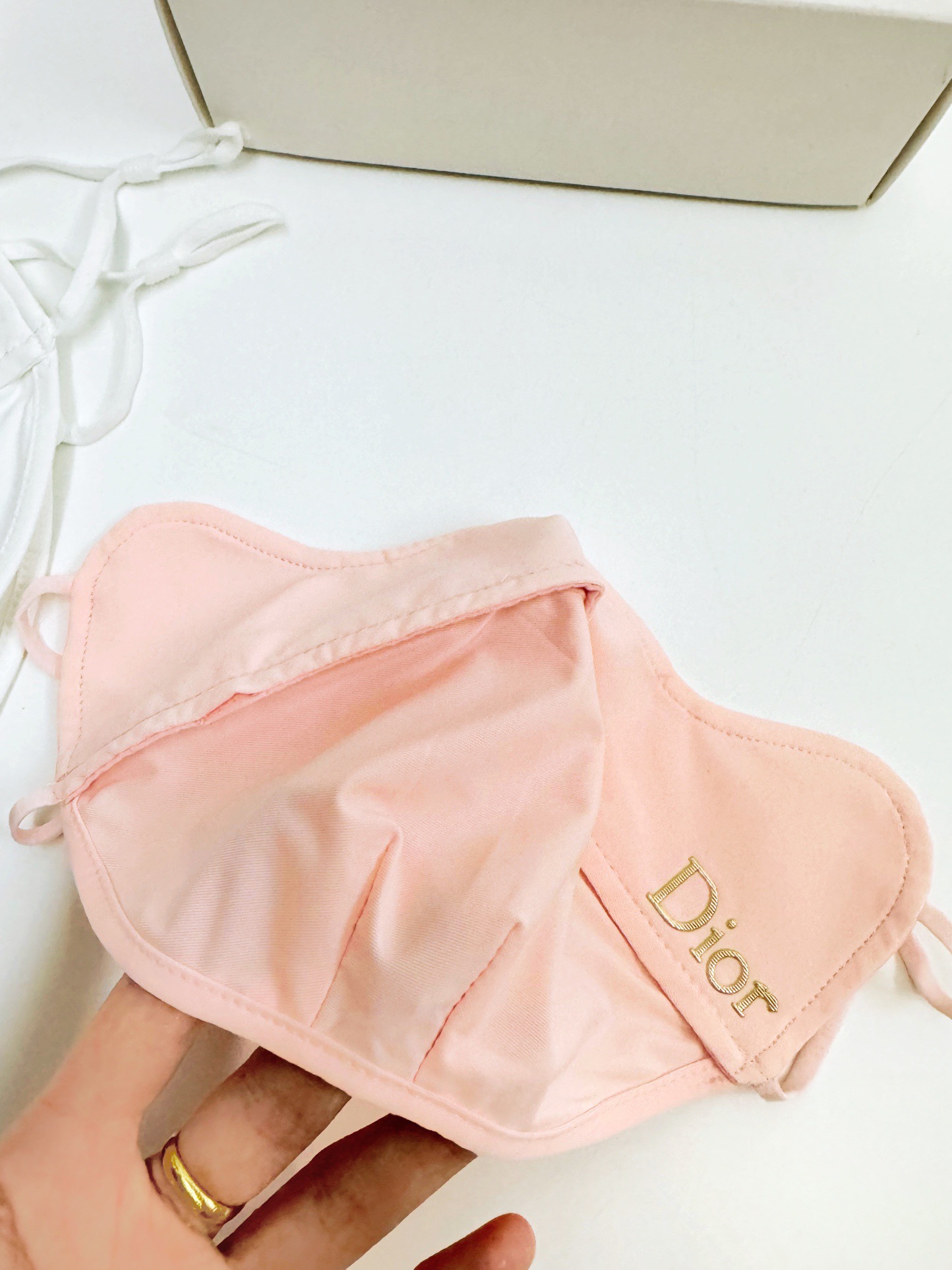 配盒子🌟【一盒2个】🌟 Dior 迪奥 经典字母logo冰丝防晒口罩，防紫外线的夏季神器，护眼角防晒口罩