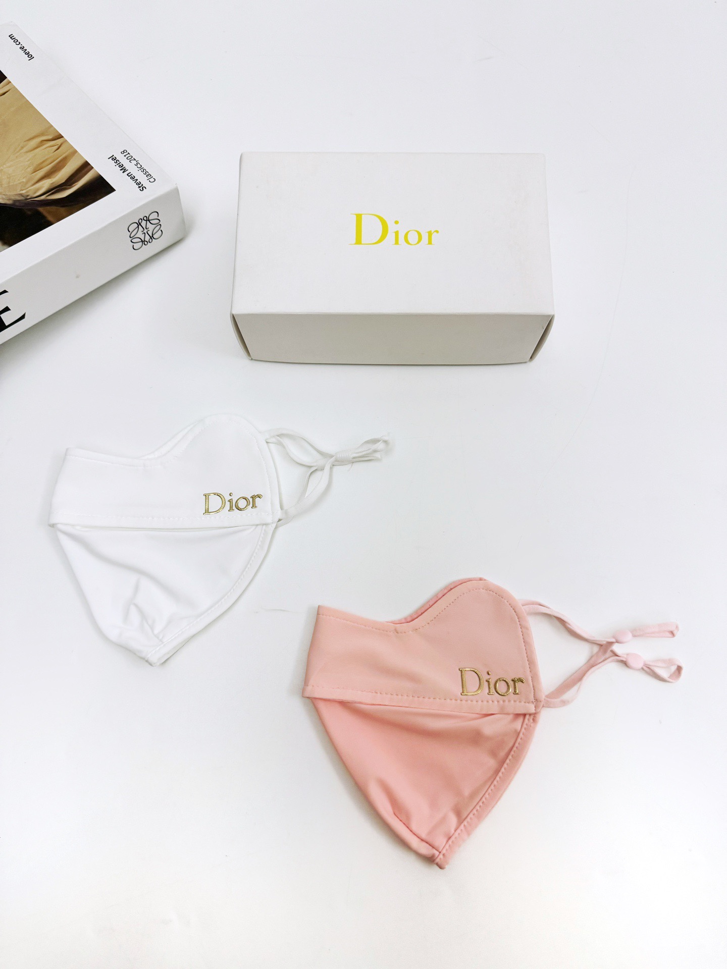 配盒子🌟【一盒2个】🌟 Dior 迪奥 经典字母logo冰丝防晒口罩，防紫外线的夏季神器，护眼角防晒口罩