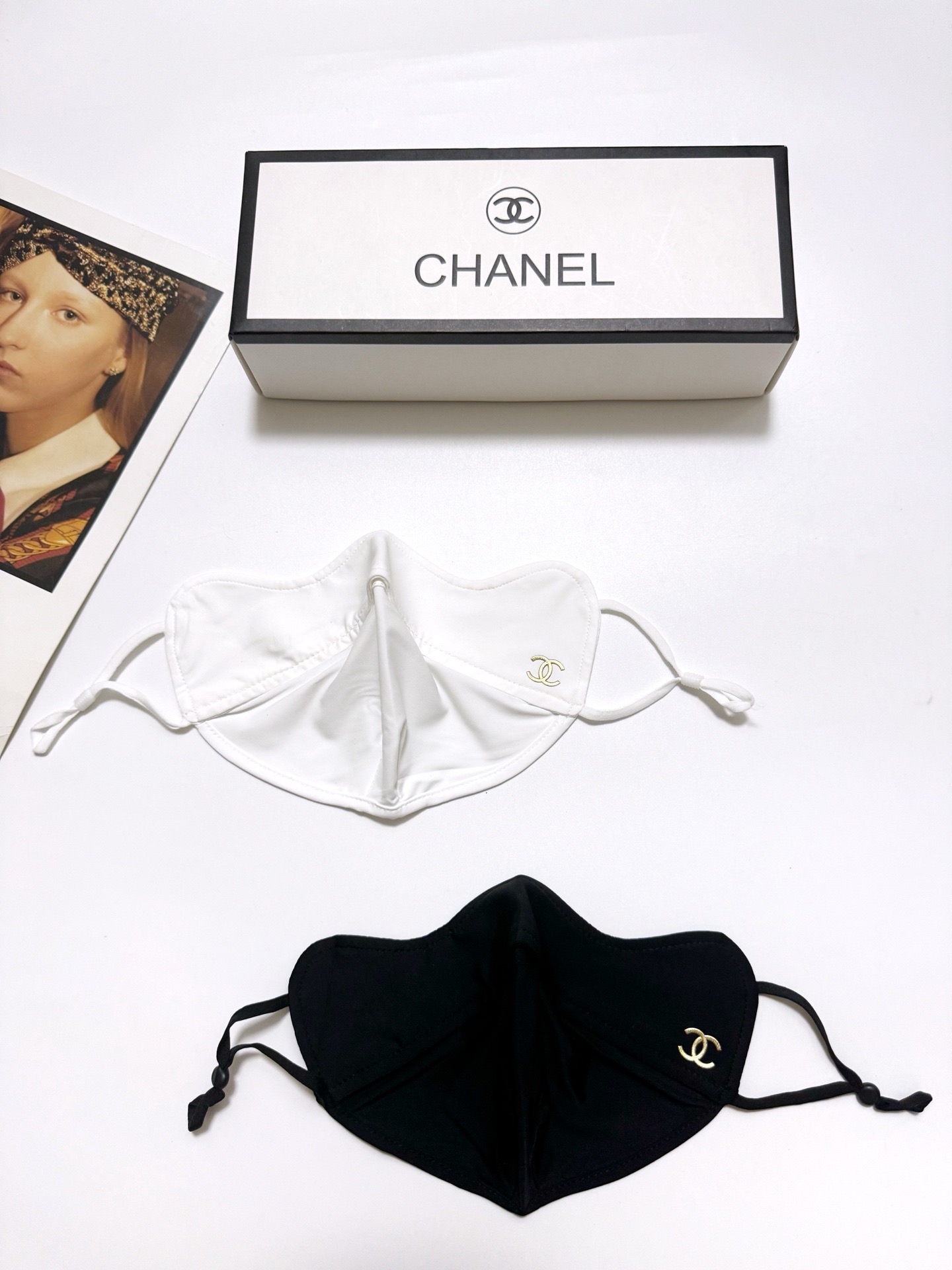 配盒子🌟【一盒2个】🌟 Chanel 香奈儿 经典字母logo冰丝防晒口罩，防紫外线的夏季神器，护眼角防