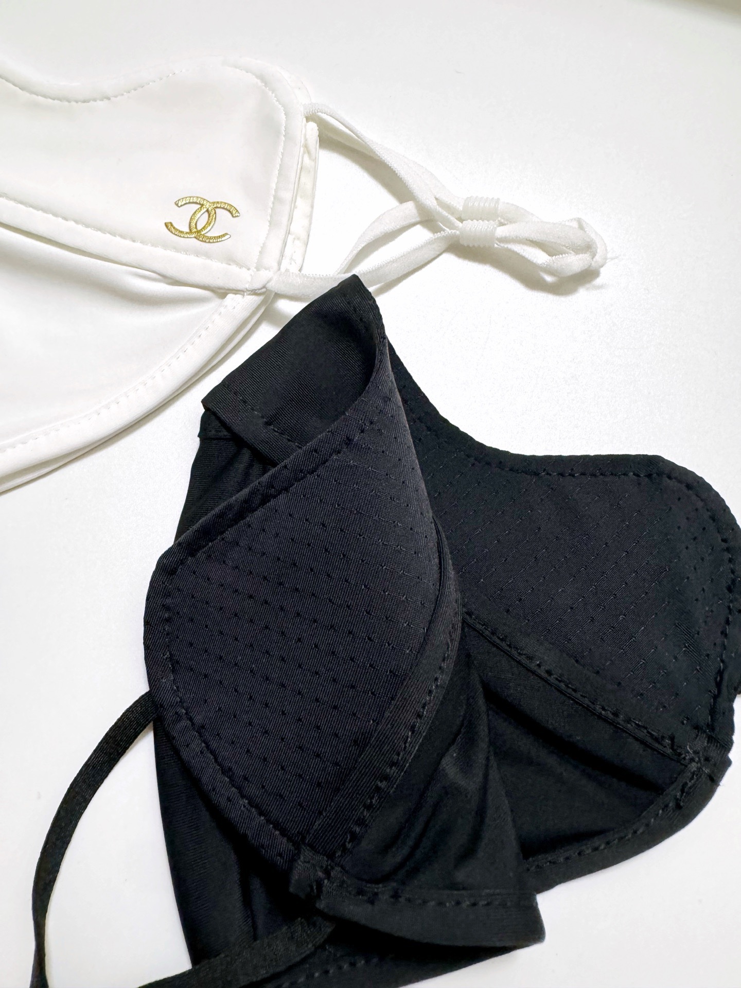 配盒子🌟【一盒2个】🌟 Chanel 香奈儿 经典字母logo冰丝防晒口罩，防紫外线的夏季神器，护眼角防