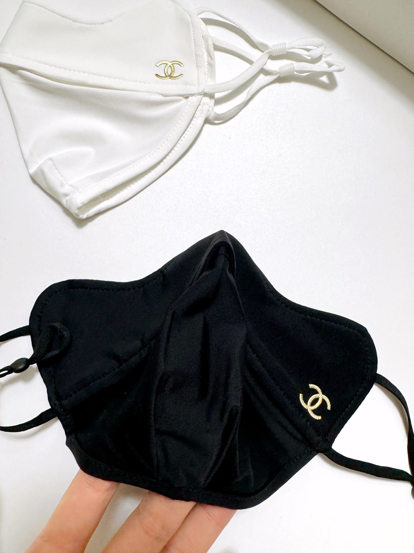 配盒子🌟【一盒2个】🌟 Chanel 香奈儿 经典字母logo冰丝防晒口罩，防紫外线的夏季神器，护眼角防