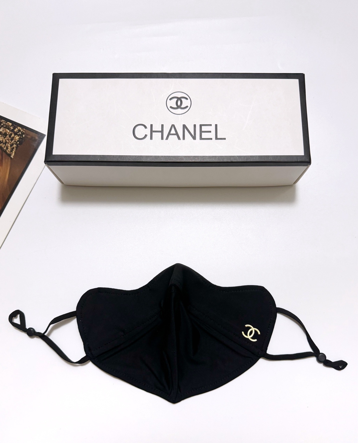 配盒子🌟【一盒2个】🌟 Chanel 香奈儿 经典字母logo冰丝防晒口罩，防紫外线的夏季神器，护眼角防