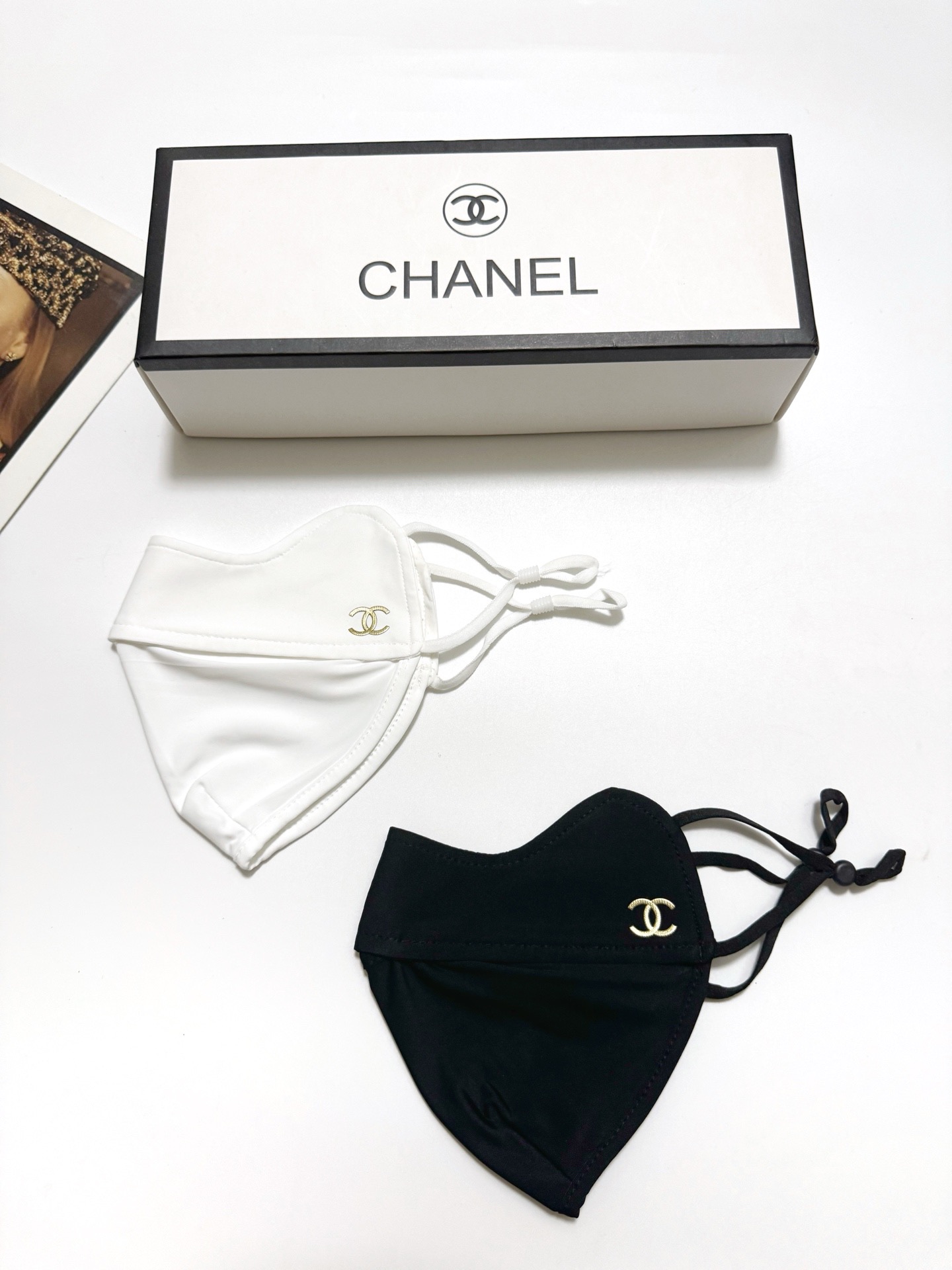配盒子🌟【一盒2个】🌟 Chanel 香奈儿 经典字母logo冰丝防晒口罩，防紫外线的夏季神器，护眼角防