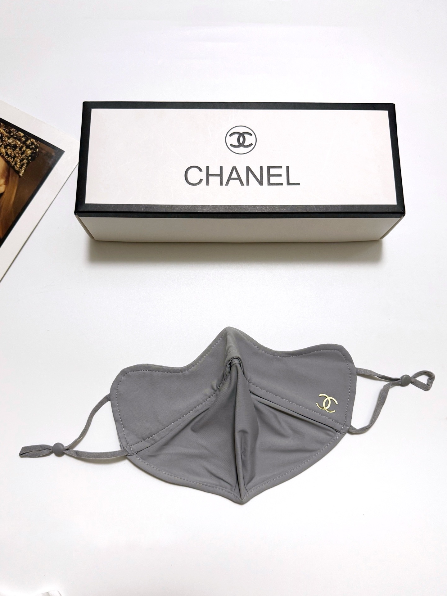 配盒子🌟【一盒2个】🌟 Chanel 香奈儿 经典字母logo冰丝防晒口罩，防紫外线的夏季神器，护眼角防