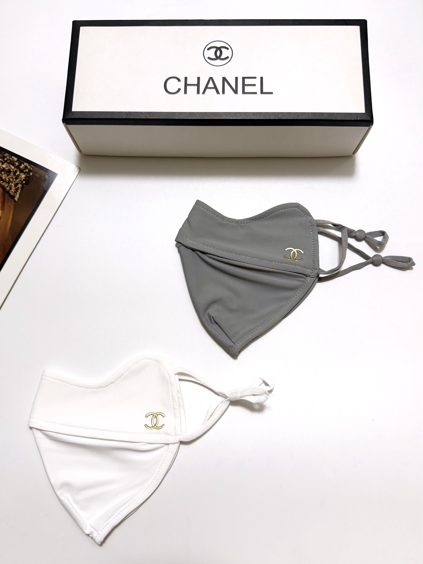 配盒子🌟【一盒2个】🌟 Chanel 香奈儿 经典字母logo冰丝防晒口罩，防紫外线的夏季神器，护眼角防