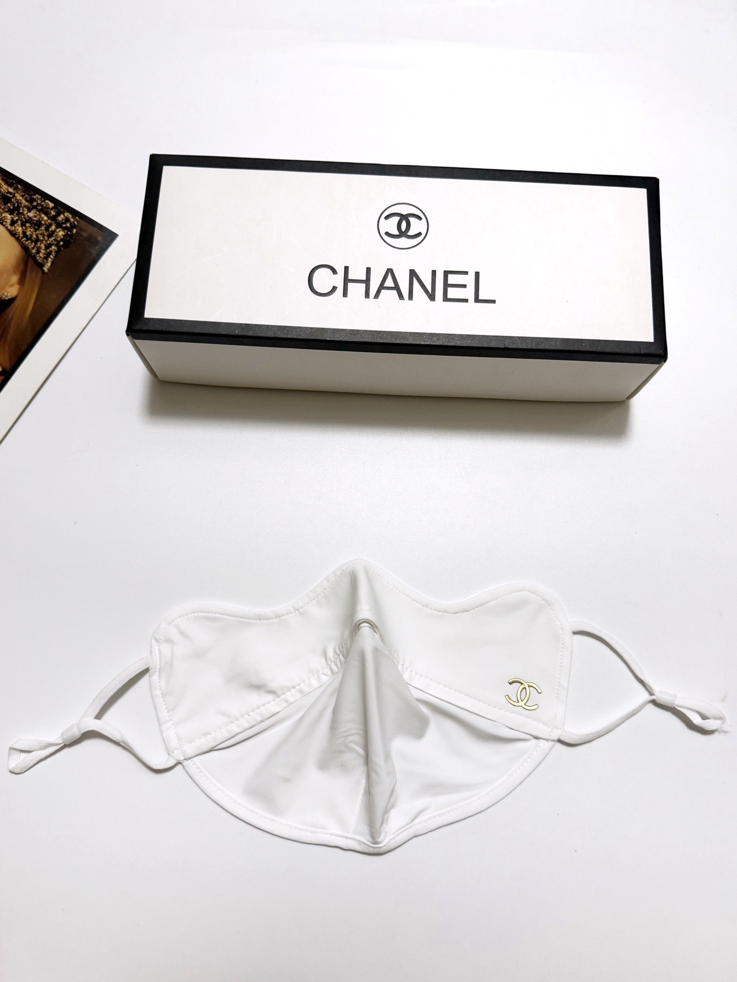 配盒子🌟【一盒2个】🌟 Chanel 香奈儿 经典字母logo冰丝防晒口罩，防紫外线的夏季神器，护眼角防