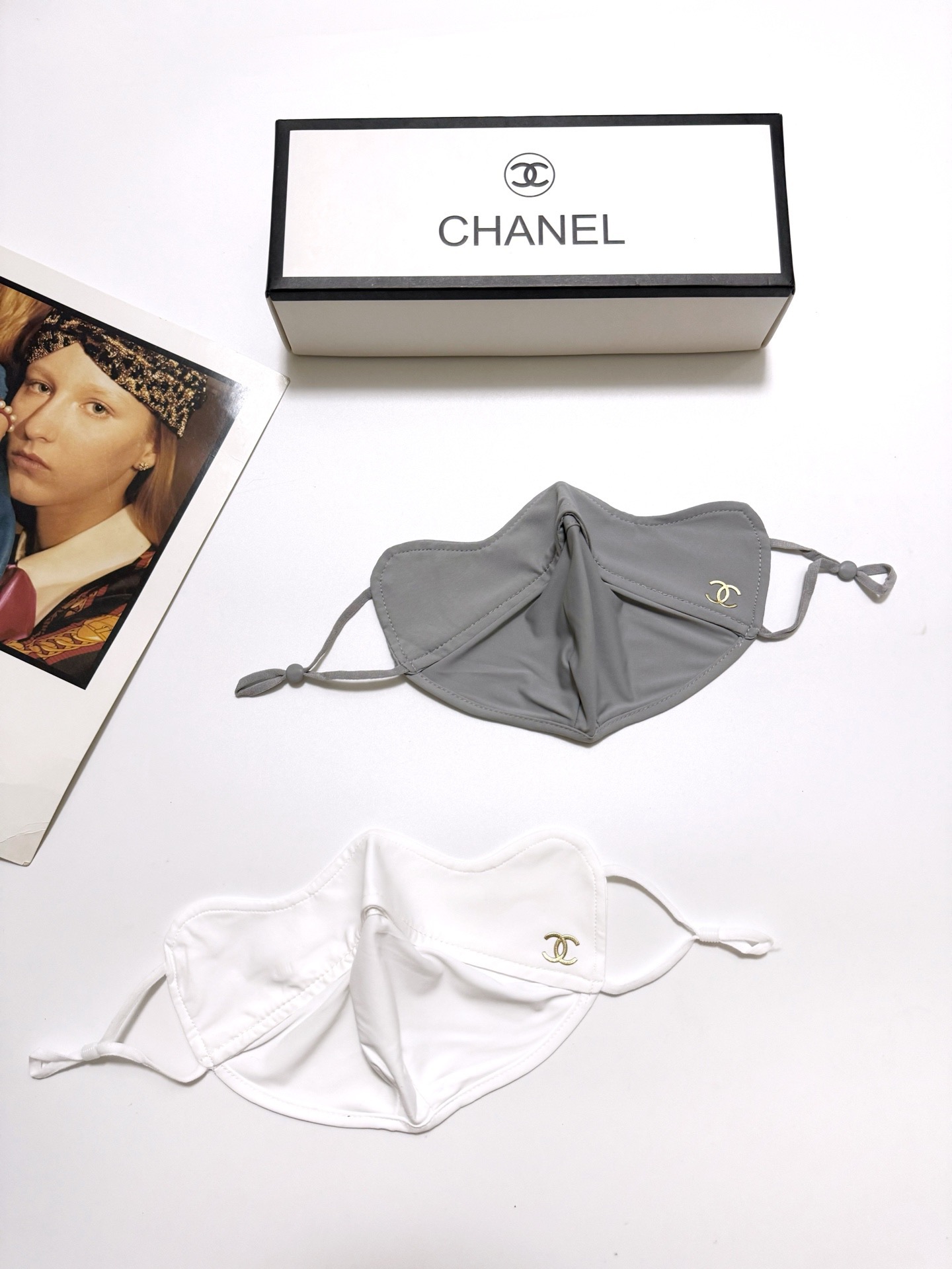 配盒子🌟【一盒2个】🌟 Chanel 香奈儿 经典字母logo冰丝防晒口罩，防紫外线的夏季神器，护眼角防