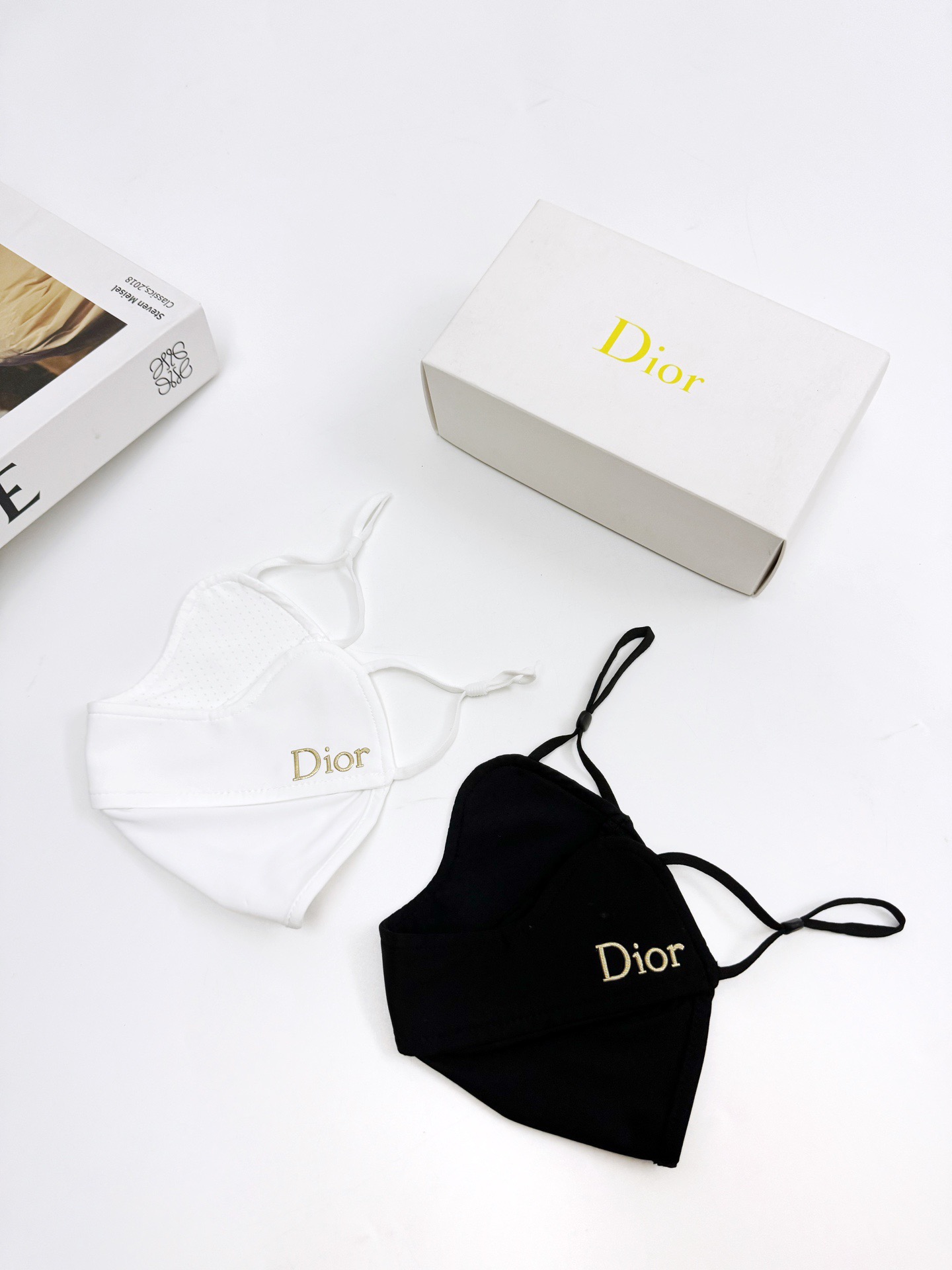 配盒子🌟【一盒2个】🌟 Dior 迪奥 经典字母logo冰丝防晒口罩，防紫外线的夏季神器，护眼角防晒口罩