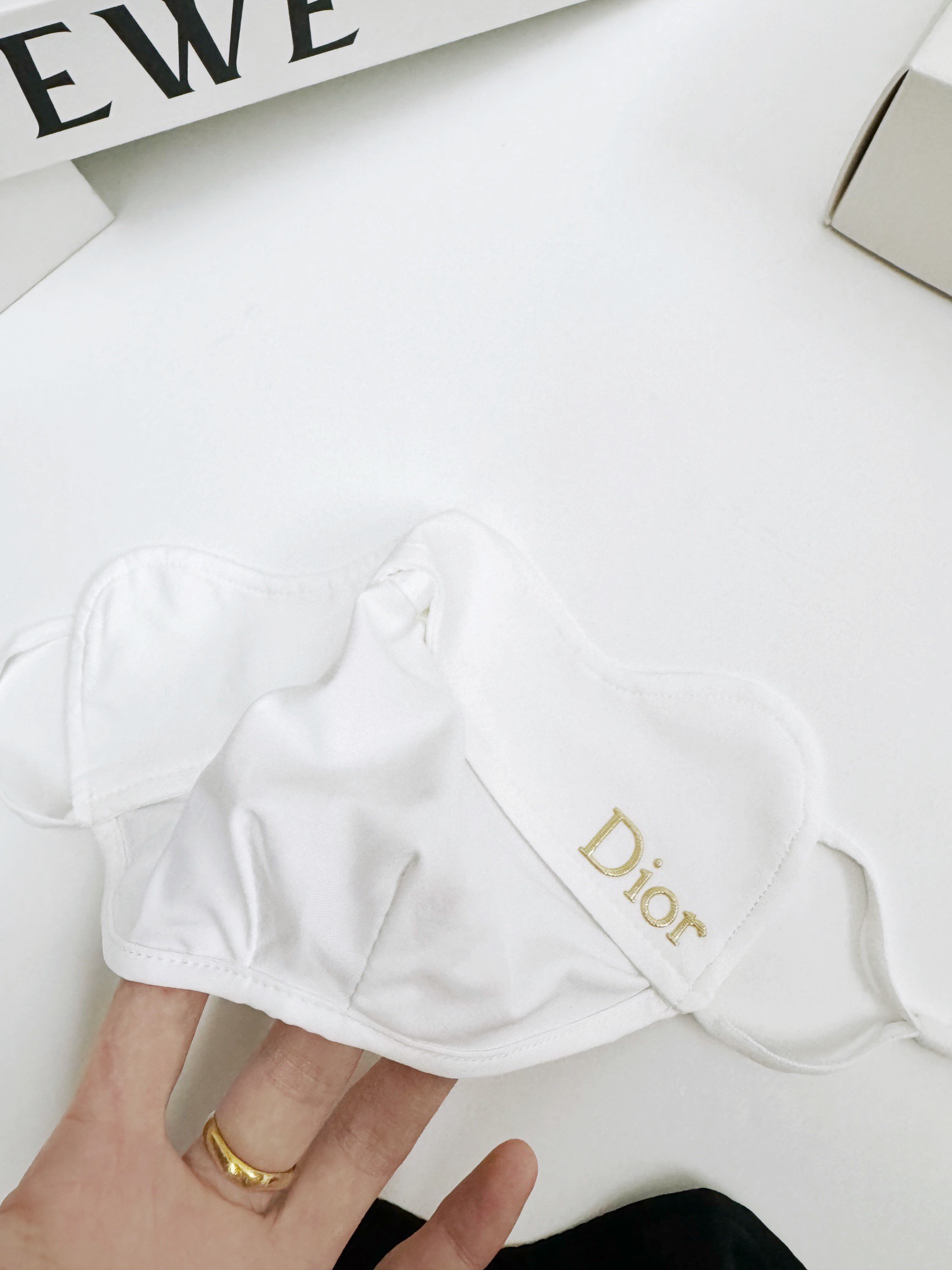 配盒子🌟【一盒2个】🌟 Dior 迪奥 经典字母logo冰丝防晒口罩，防紫外线的夏季神器，护眼角防晒口罩