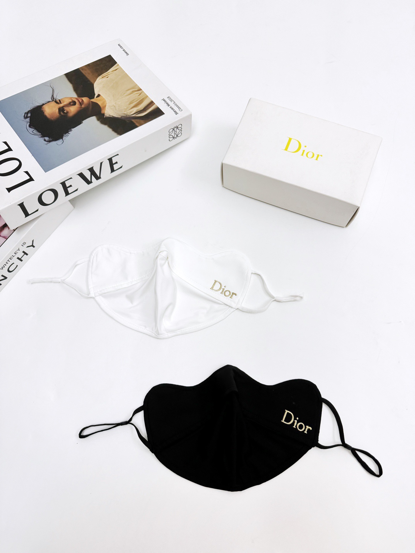 配盒子🌟【一盒2个】🌟 Dior 迪奥 经典字母logo冰丝防晒口罩，防紫外线的夏季神器，护眼角防晒口罩
