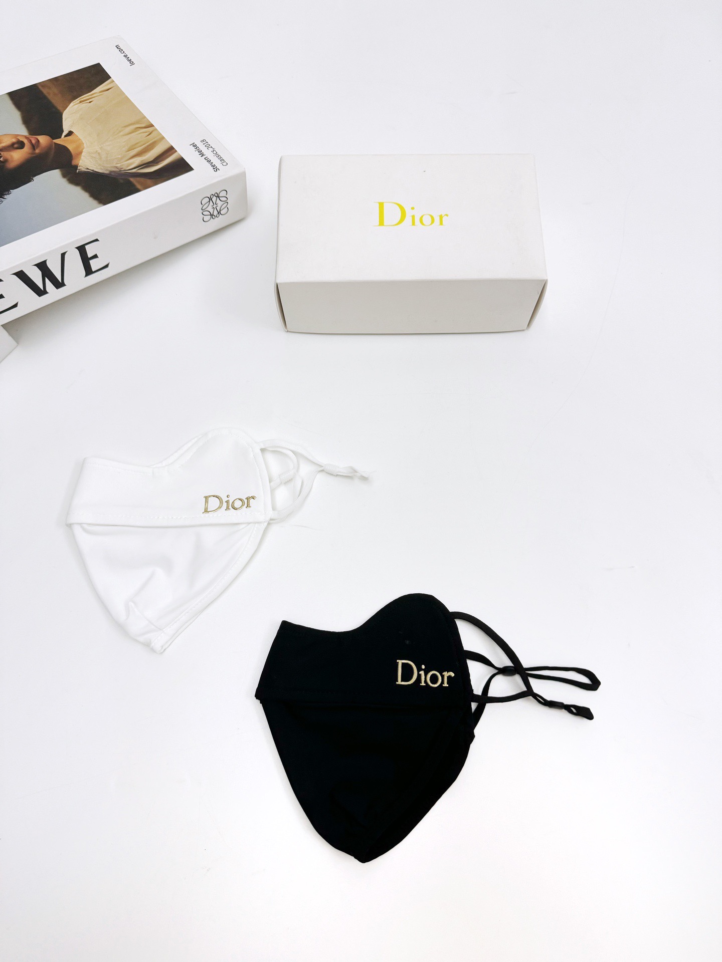 配盒子🌟【一盒2个】🌟 Dior 迪奥 经典字母logo冰丝防晒口罩，防紫外线的夏季神器，护眼角防晒口罩