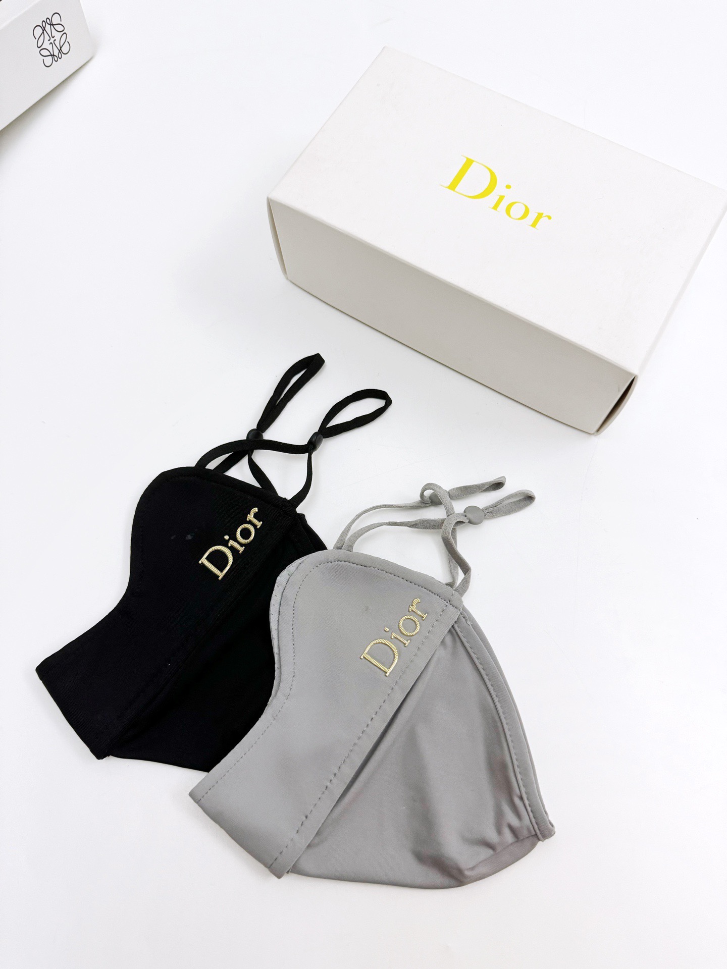 配盒子🌟【一盒2个】🌟 Dior 迪奥 经典字母logo冰丝防晒口罩，防紫外线的夏季神器，护眼角防晒口罩
