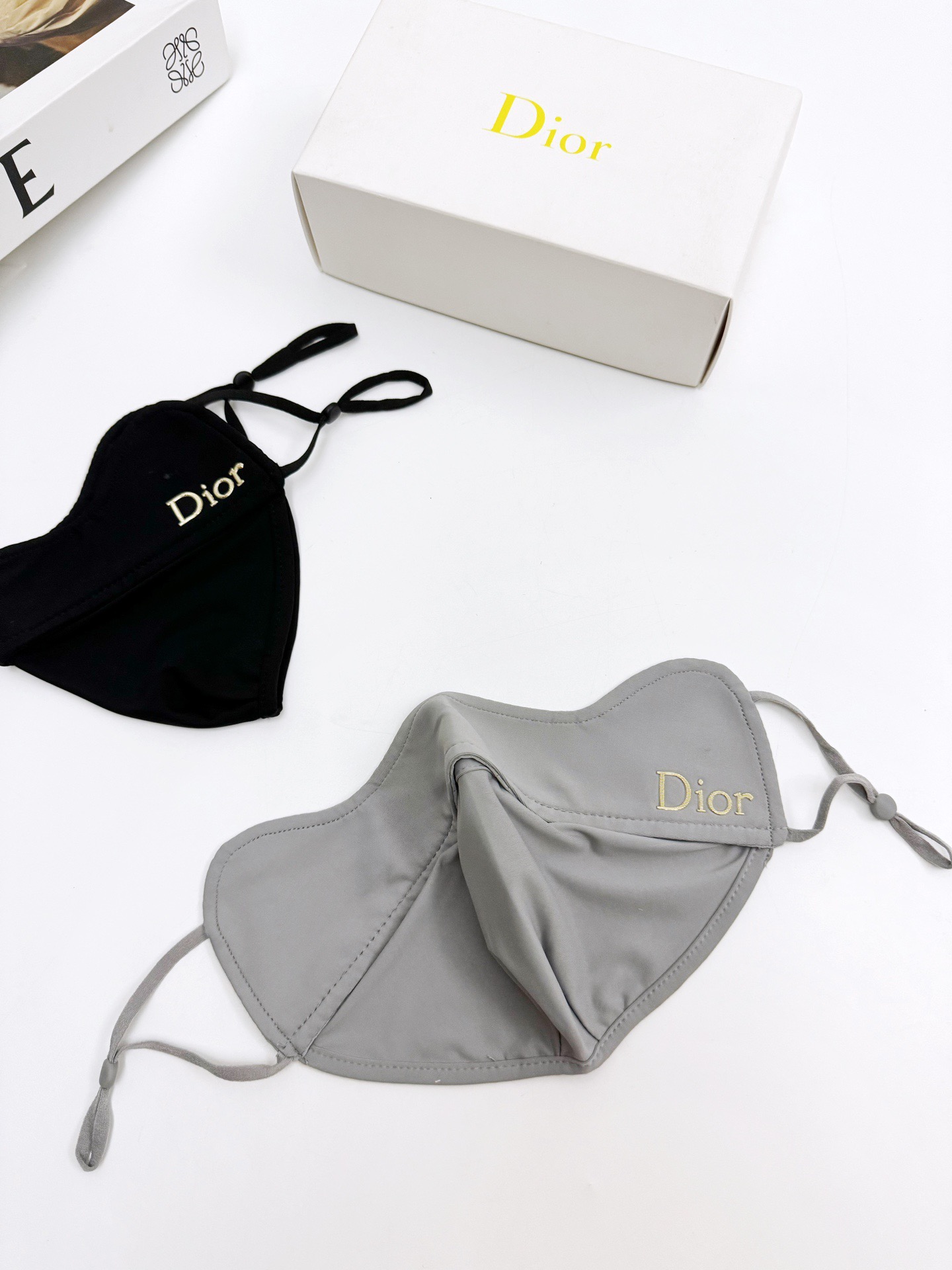 配盒子🌟【一盒2个】🌟 Dior 迪奥 经典字母logo冰丝防晒口罩，防紫外线的夏季神器，护眼角防晒口罩