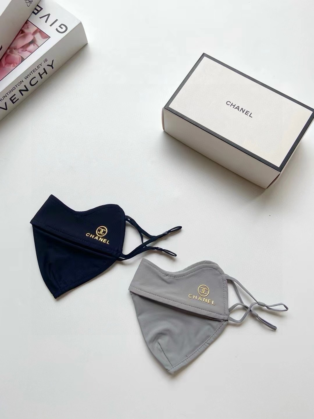 配盒子🌟【一盒2个】🌟 Chanel 香奈儿 经典字母logo冰丝防晒口罩，防紫外线的夏季神器，护眼角防