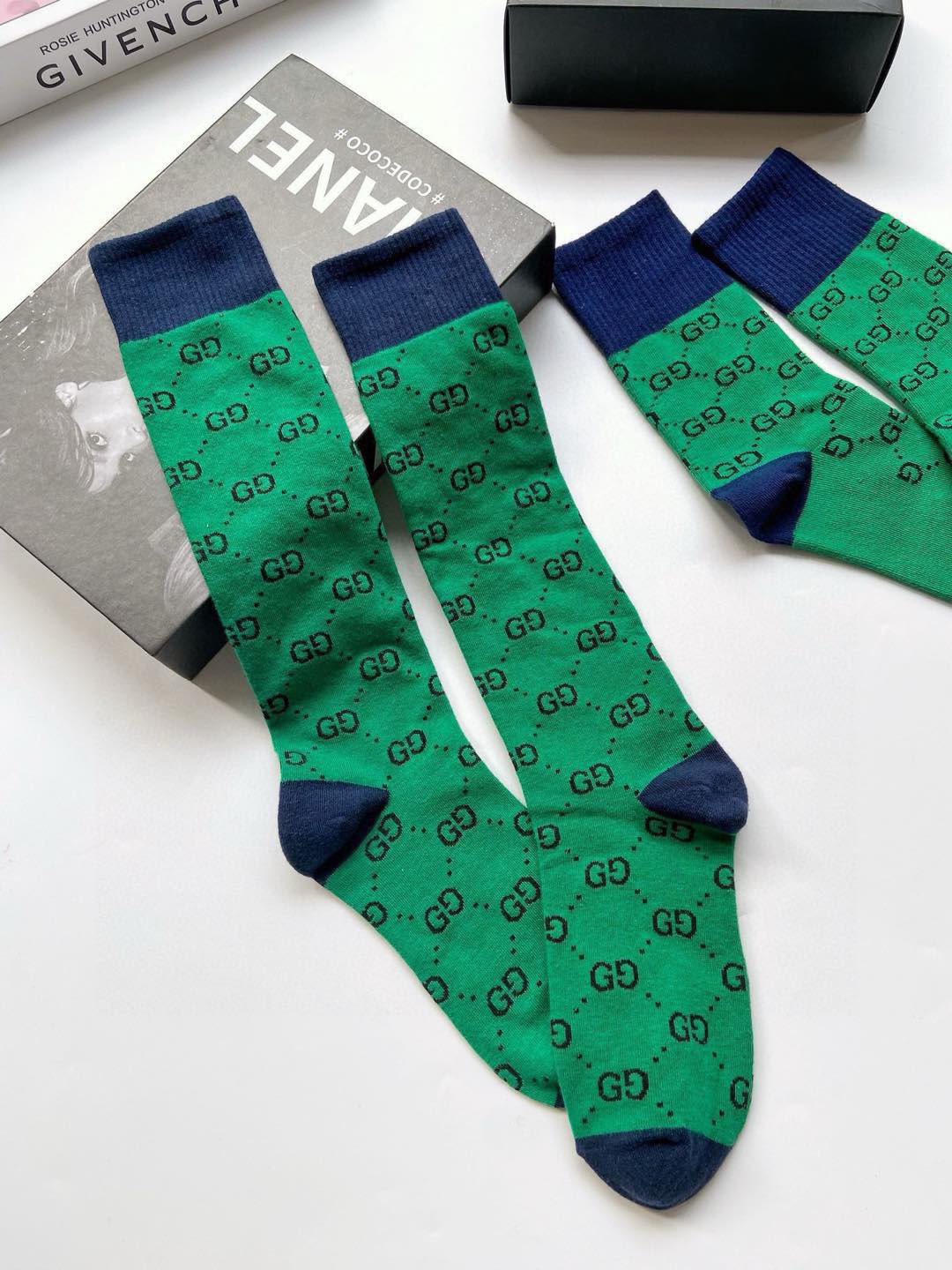配包装🌟【一盒2双】🌟Gucci 古奇 爆款双G字母 长筒袜 中筒袜🔥专柜同步发售ing ，巨多明星红人
