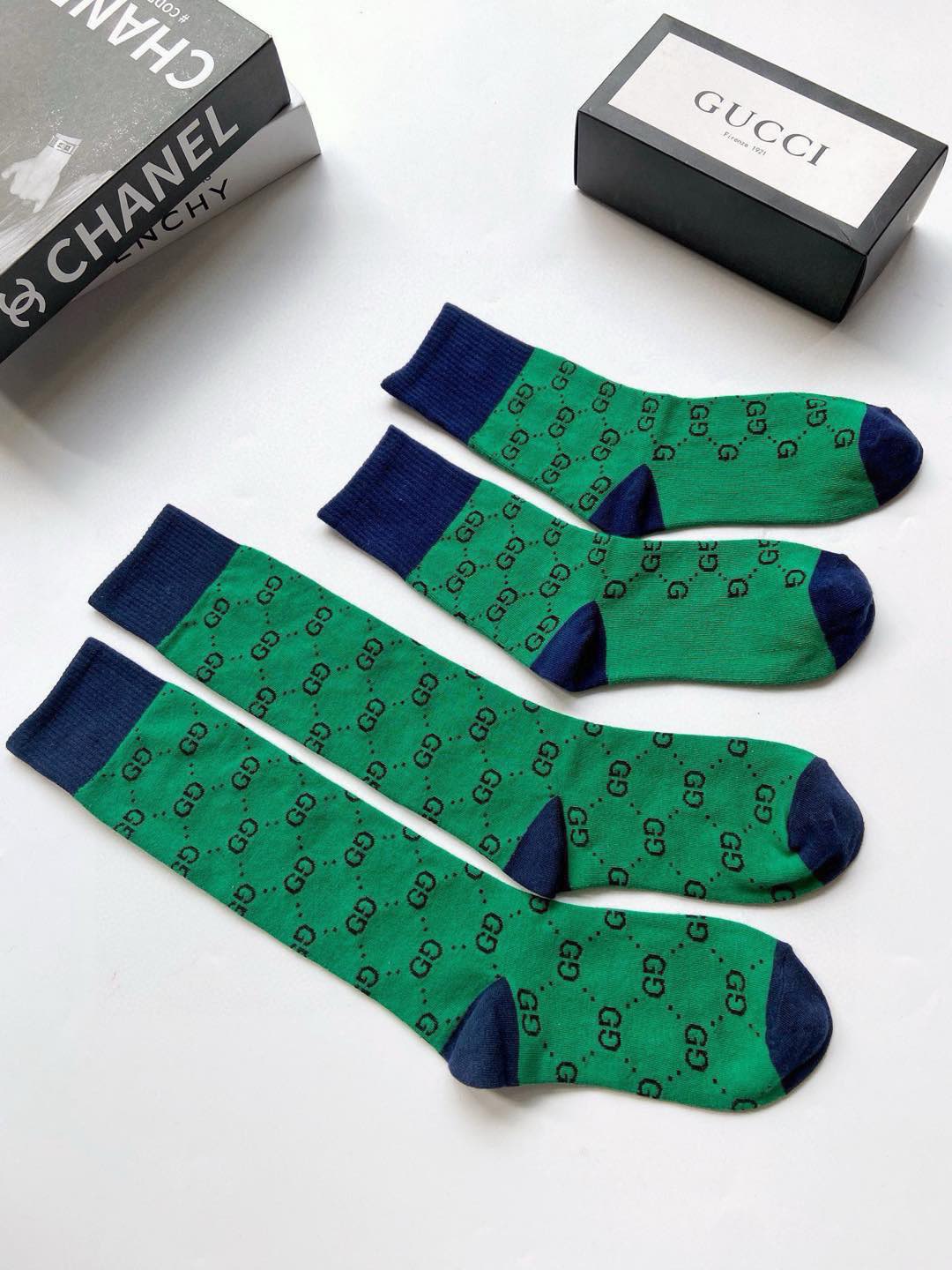 配包装🌟【一盒2双】🌟Gucci 古奇 爆款双G字母 长筒袜 中筒袜🔥专柜同步发售ing ，巨多明星红人
