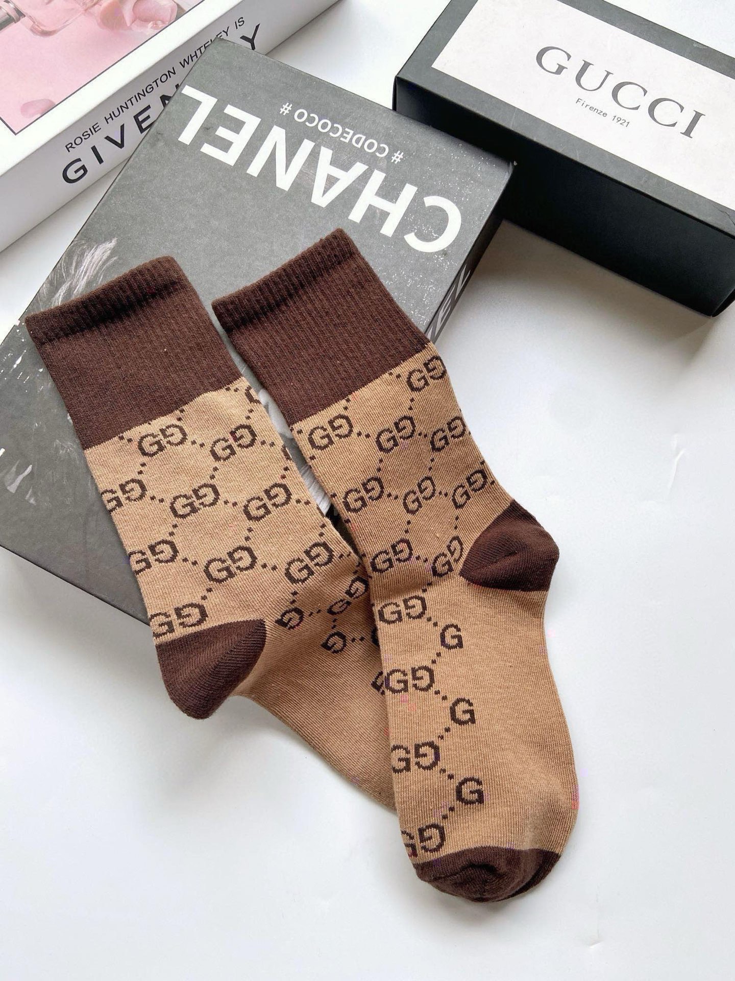 配包装🌟【一盒2双】🌟Gucci 古奇 爆款双G字母 长筒袜 中筒袜🔥专柜同步发售ing ，巨多明星红人