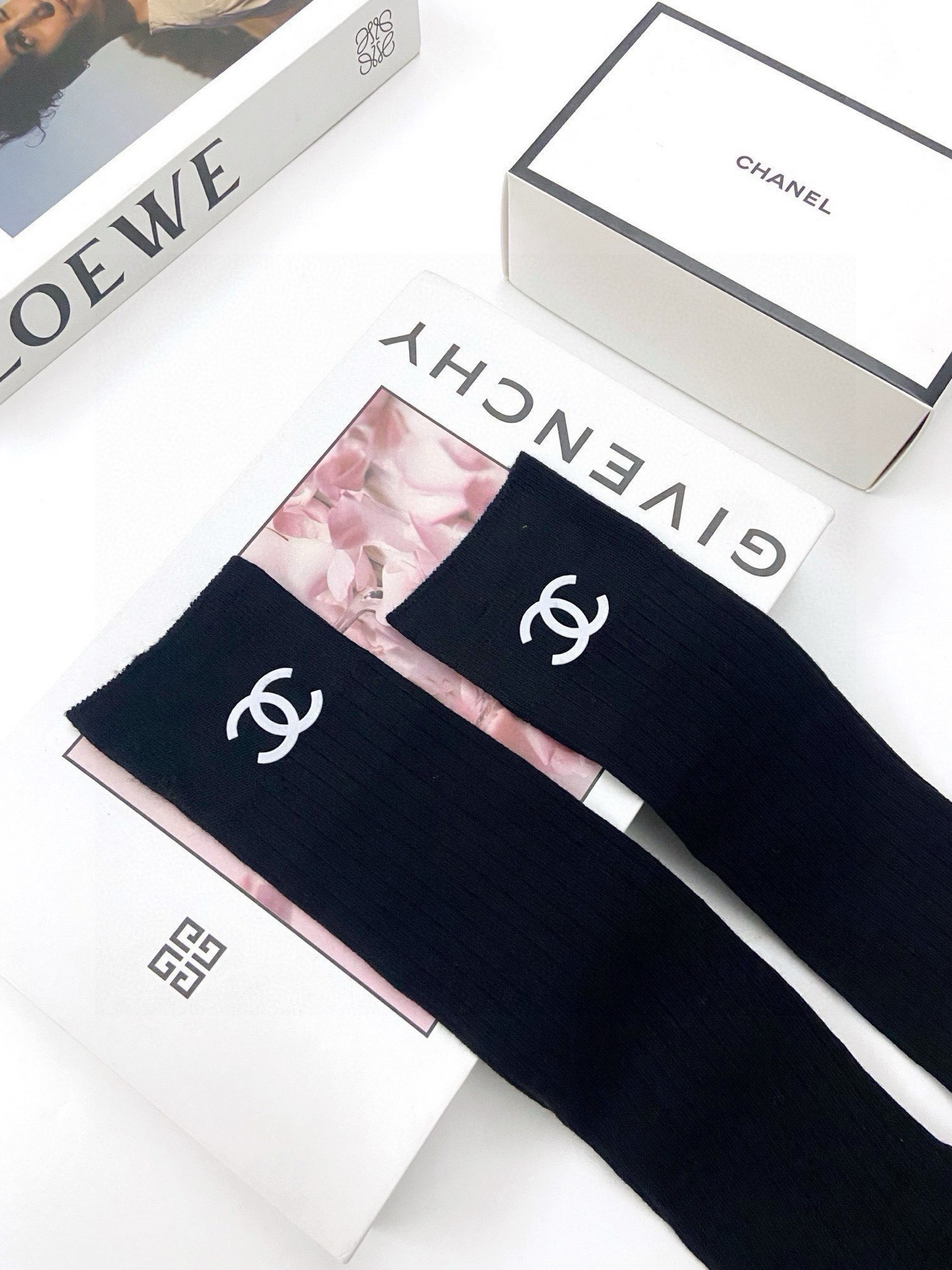 配包装🌟【一盒一双】🌟Chanel 香奈儿 经典双C字母logo纯棉长筒袜 小腿袜🌟ins爆款！专柜在售