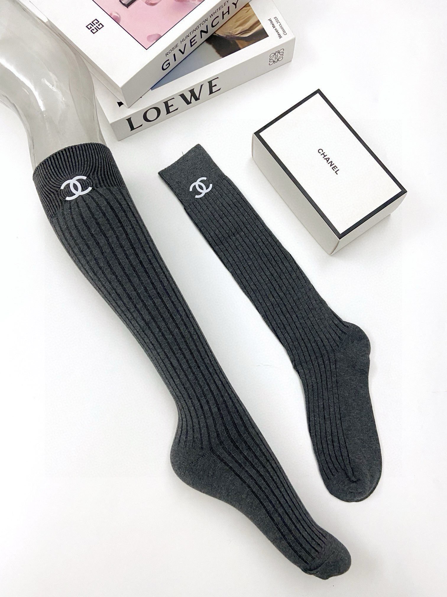 配包装🌟【一盒一双】🌟Chanel 香奈儿 经典双C字母logo纯棉长筒袜 小腿袜🌟ins爆款！专柜在售