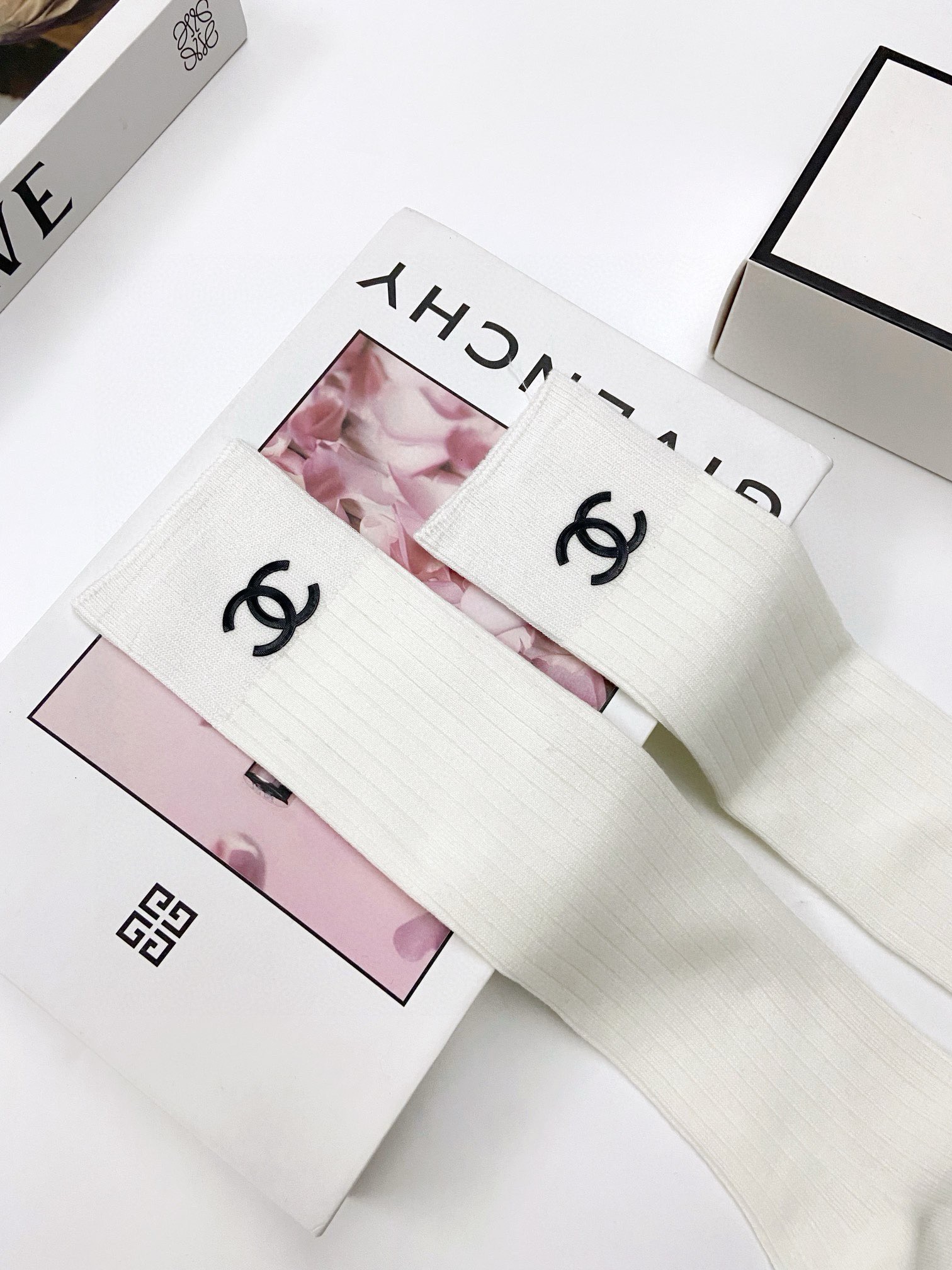 配包装🌟【一盒一双】🌟Chanel 香奈儿 经典双C字母logo纯棉长筒袜 小腿袜🌟ins爆款！专柜在售