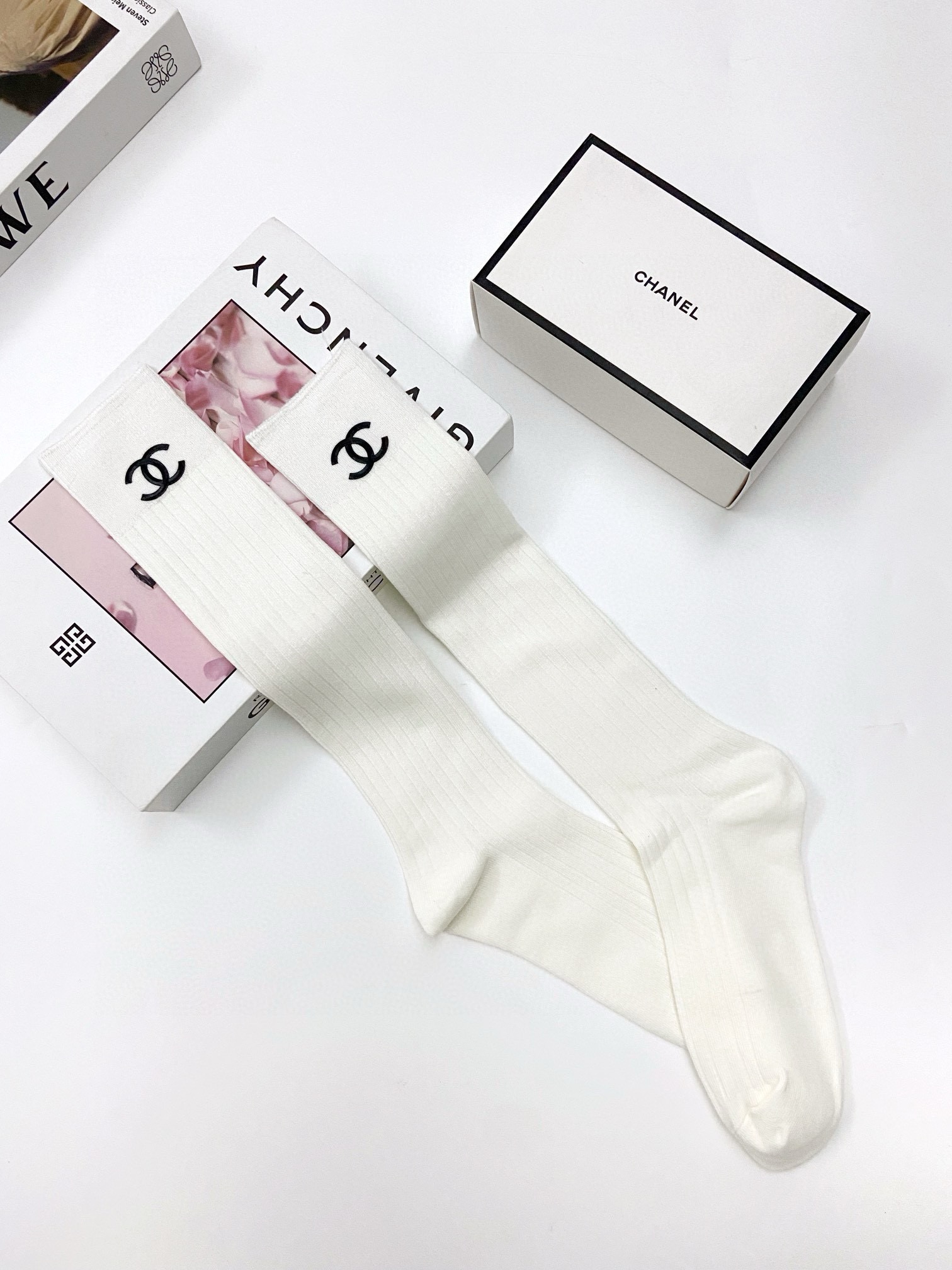 配包装🌟【一盒一双】🌟Chanel 香奈儿 经典双C字母logo纯棉长筒袜 小腿袜🌟ins爆款！专柜在售
