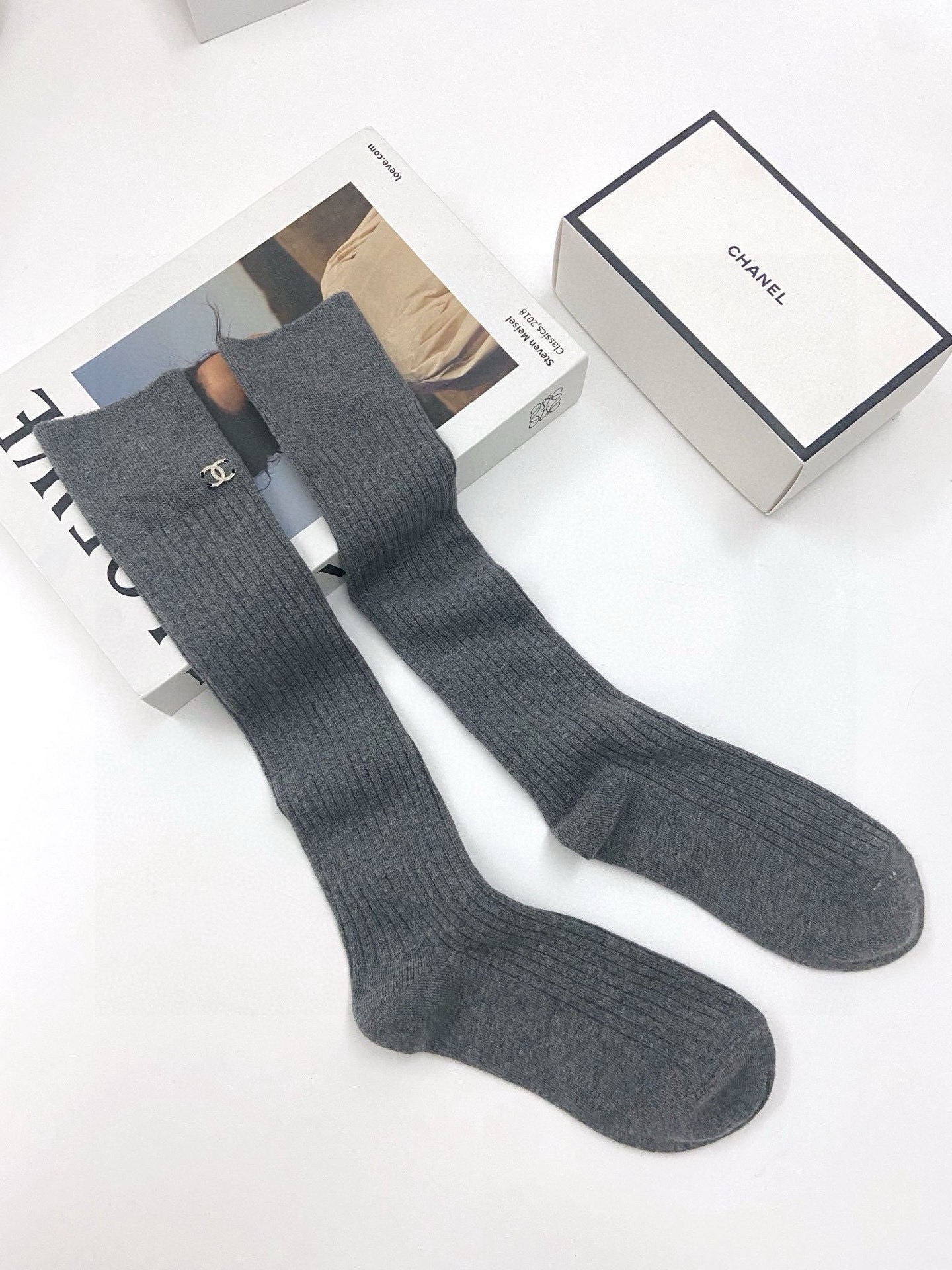 配包装🌟【一盒一双】🌟Chanel 香奈儿 经典字母logo纯棉长筒袜 小腿袜🌟重工装饰个性时尚🌟ins