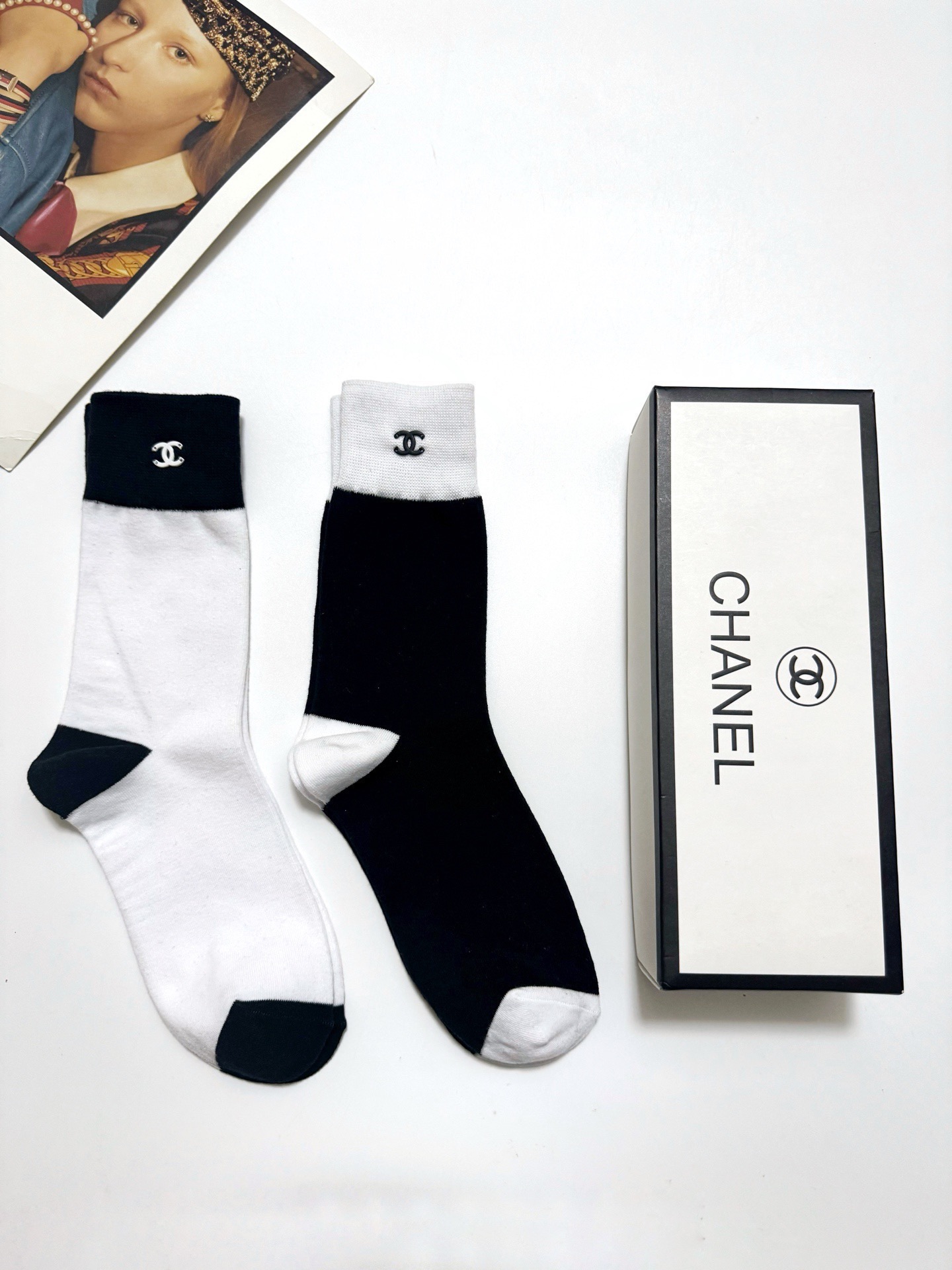 配包装🌟【一盒2双】 🌟Chanel 香奈儿 经典字母logo 纯棉中筒袜 ，ins超火爆短袜，纯棉面料