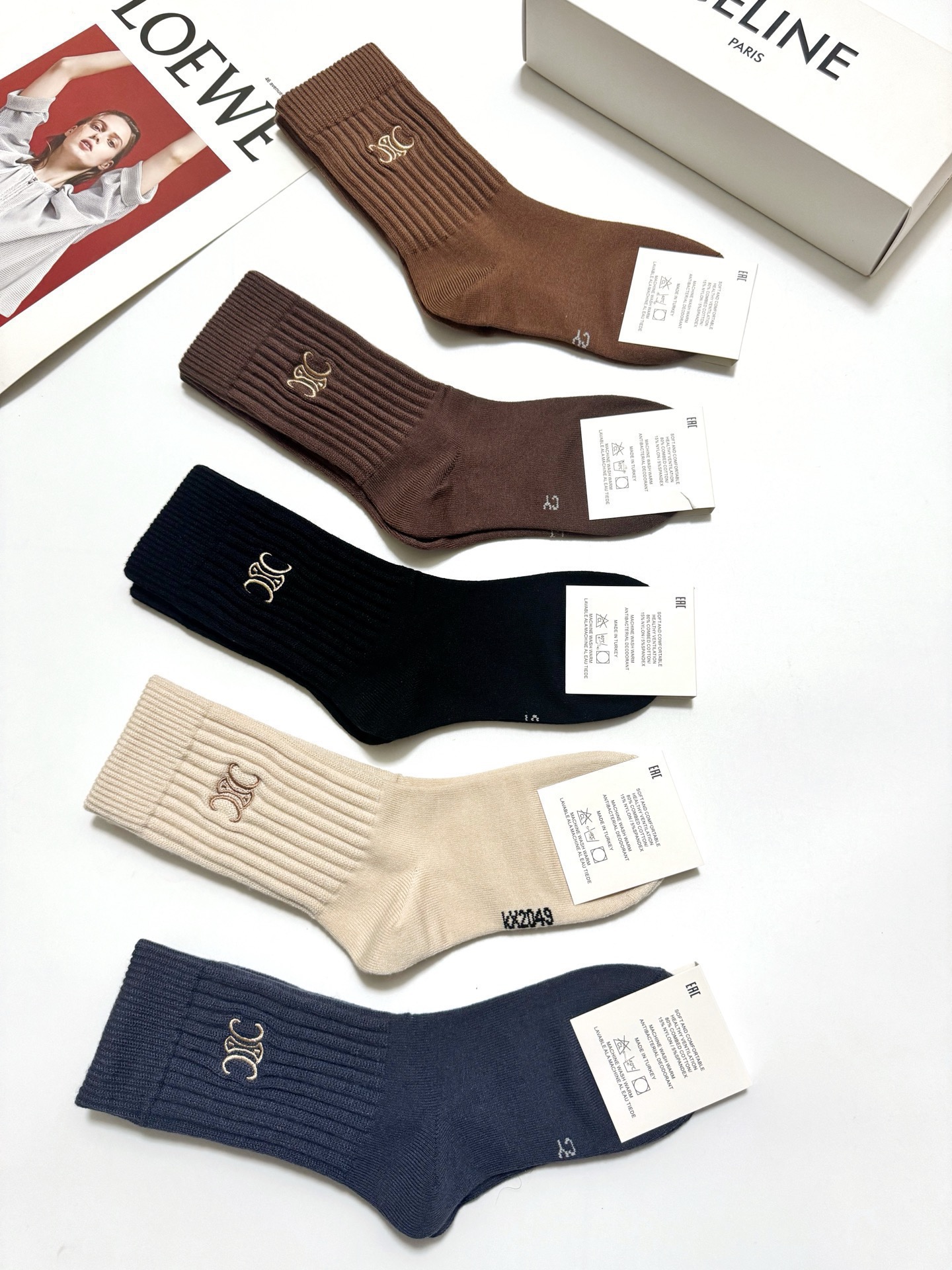 配包装🌟【一盒5 双】 🌟Celine 赛琳 经典刺绣字母logo 羊绒混纺中筒袜 ，软糯亲肤，ins超