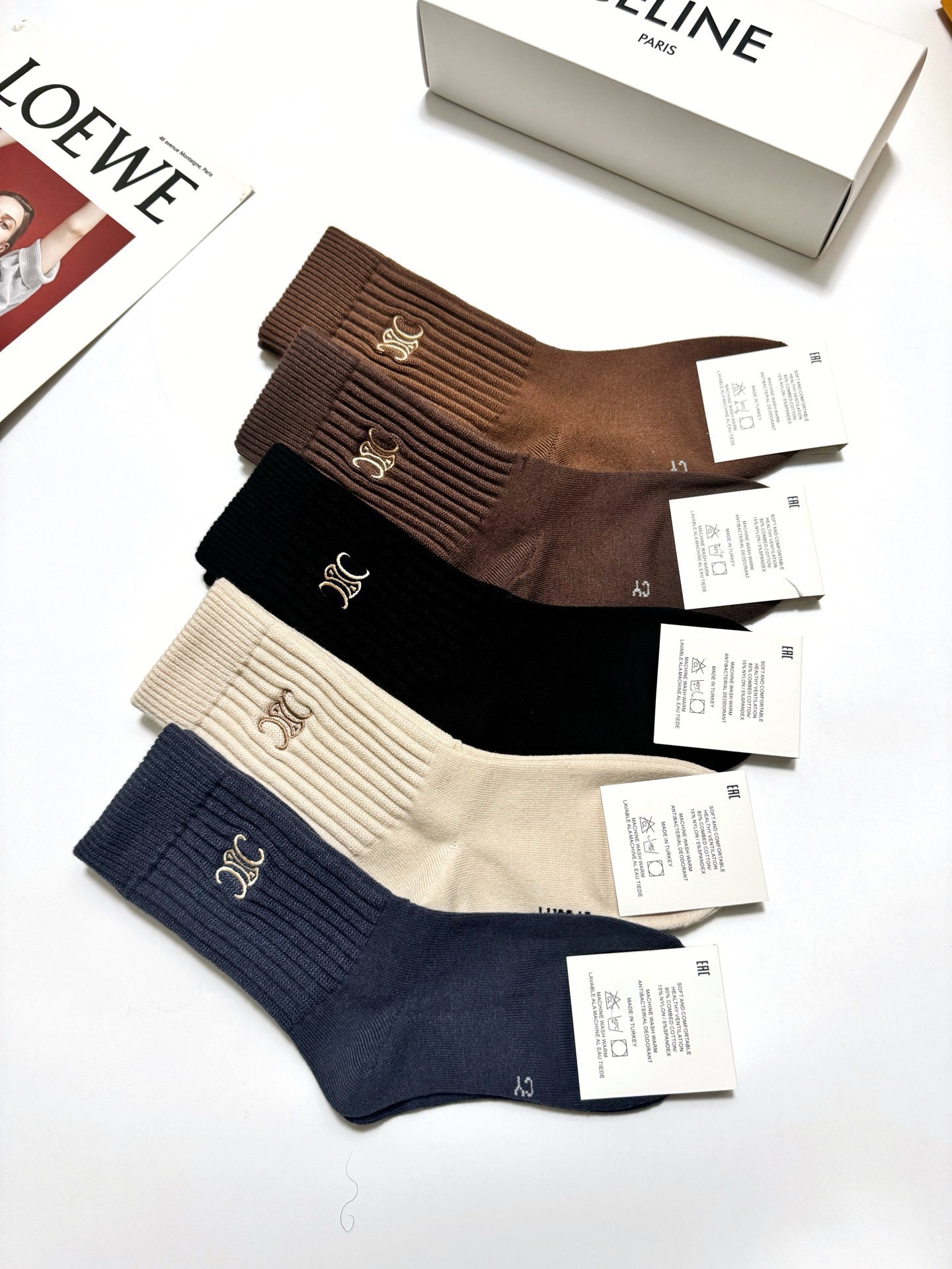 配包装🌟【一盒5 双】 🌟Celine 赛琳 经典刺绣字母logo 羊绒混纺中筒袜 ，软糯亲肤，ins超