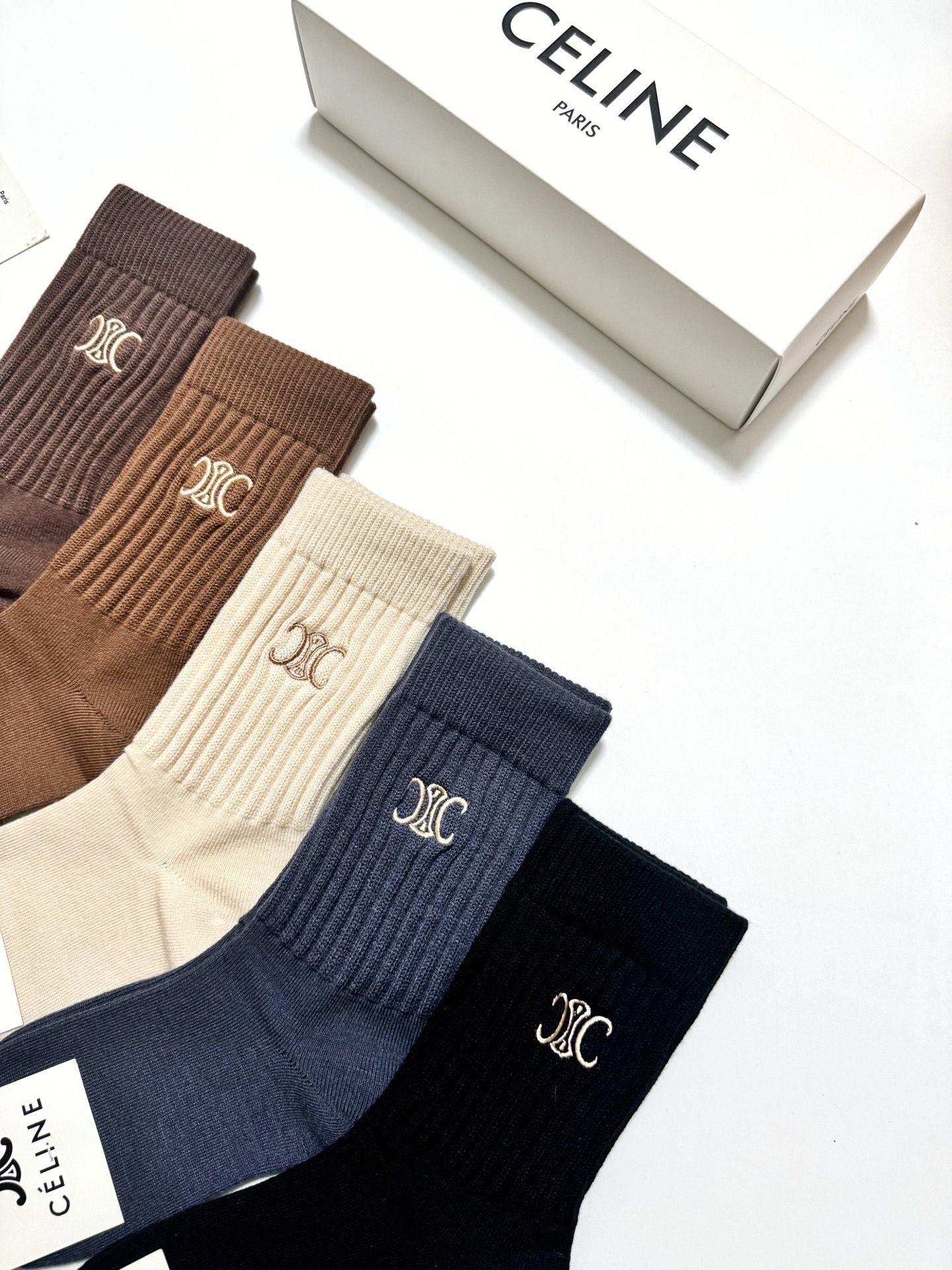 配包装🌟【一盒5 双】 🌟Celine 赛琳 经典刺绣字母logo 羊绒混纺中筒袜 ，软糯亲肤，ins超