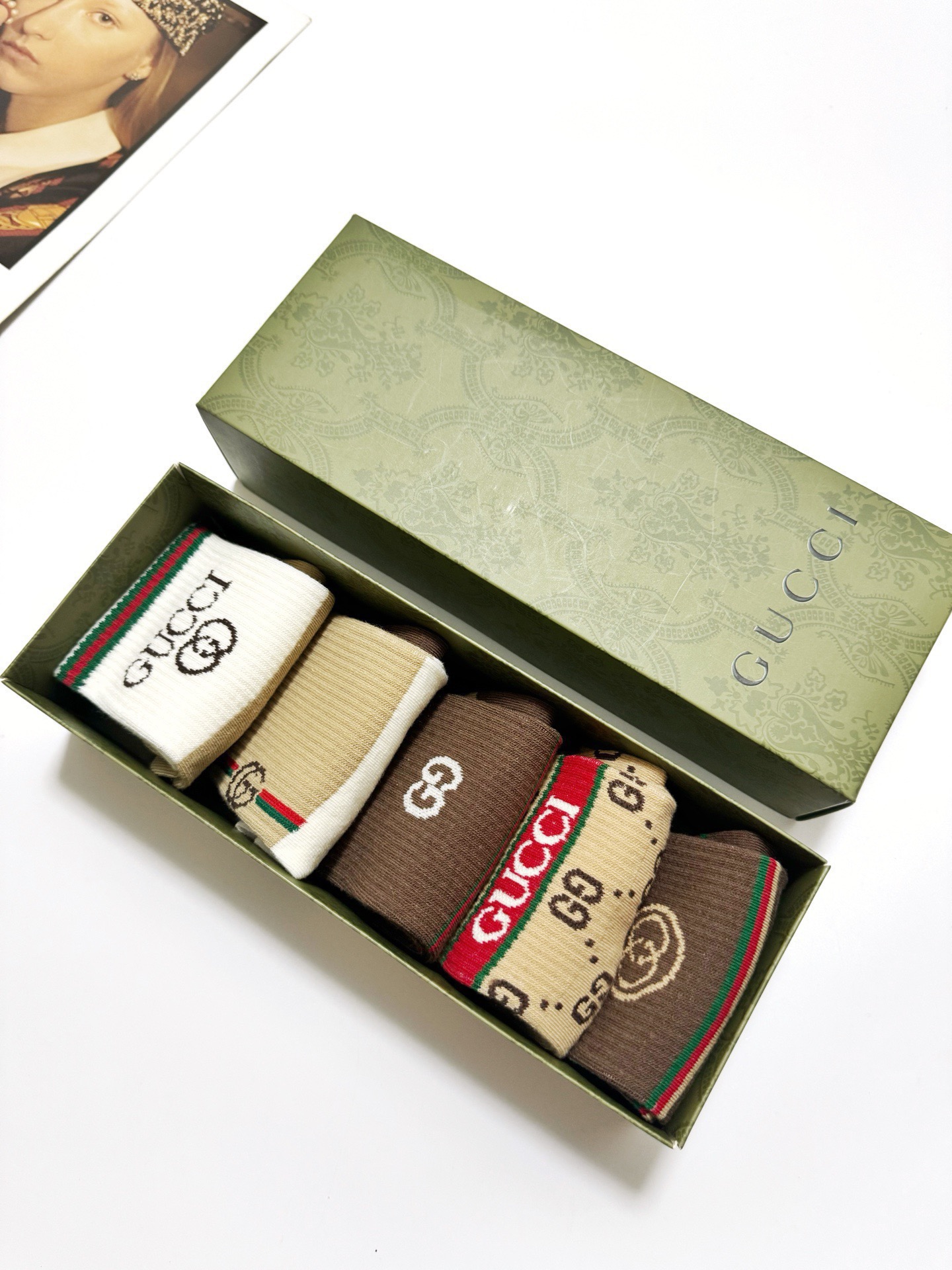 配包装🌟【一盒5双】 🌟Gucci 古琦 经典字母logo 纯棉中筒袜 ，ins超火爆短袜，纯棉面料，潮