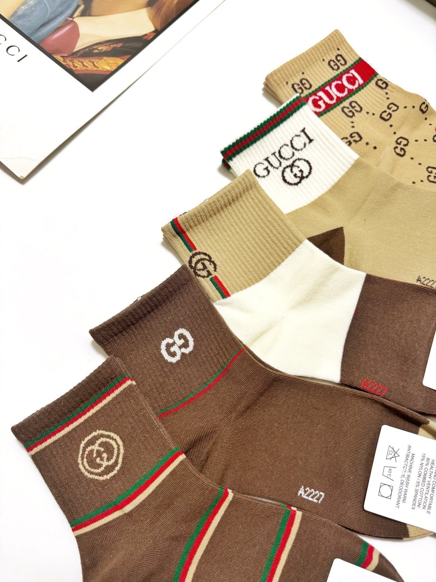 配包装🌟【一盒5双】 🌟Gucci 古琦 经典字母logo 纯棉中筒袜 ，ins超火爆短袜，纯棉面料，潮