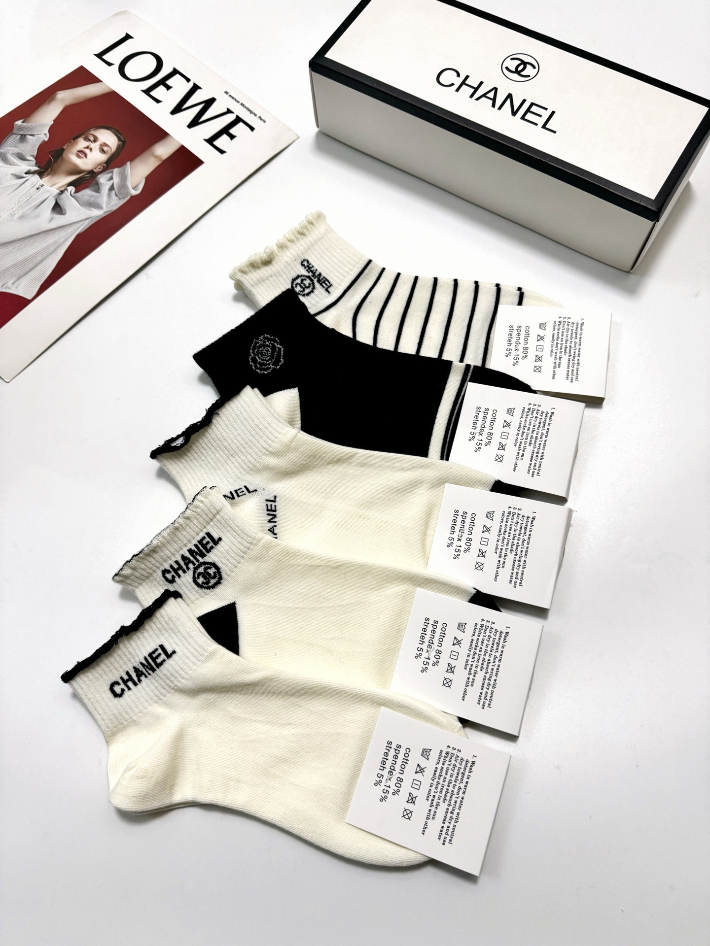 配包装🌟【一盒5 双】 🌟Chanel 香奈儿 经典字母logo 双C短袜 ，ins超火爆短袜，纯棉面料