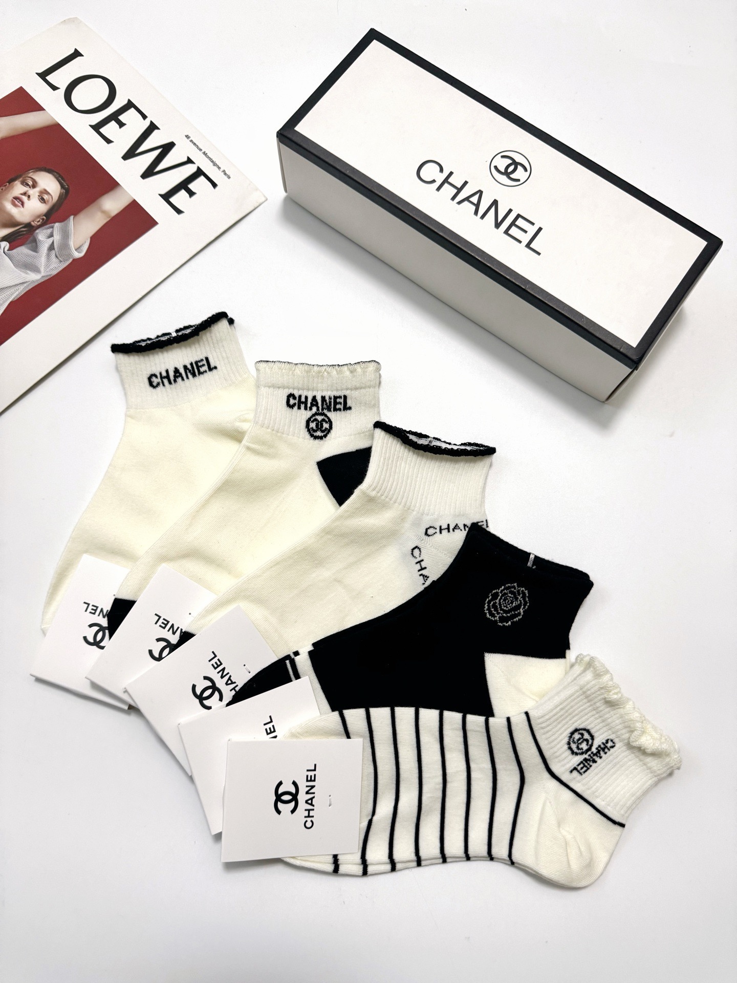 配包装🌟【一盒5 双】 🌟Chanel 香奈儿 经典字母logo 双C短袜 ，ins超火爆短袜，纯棉面料