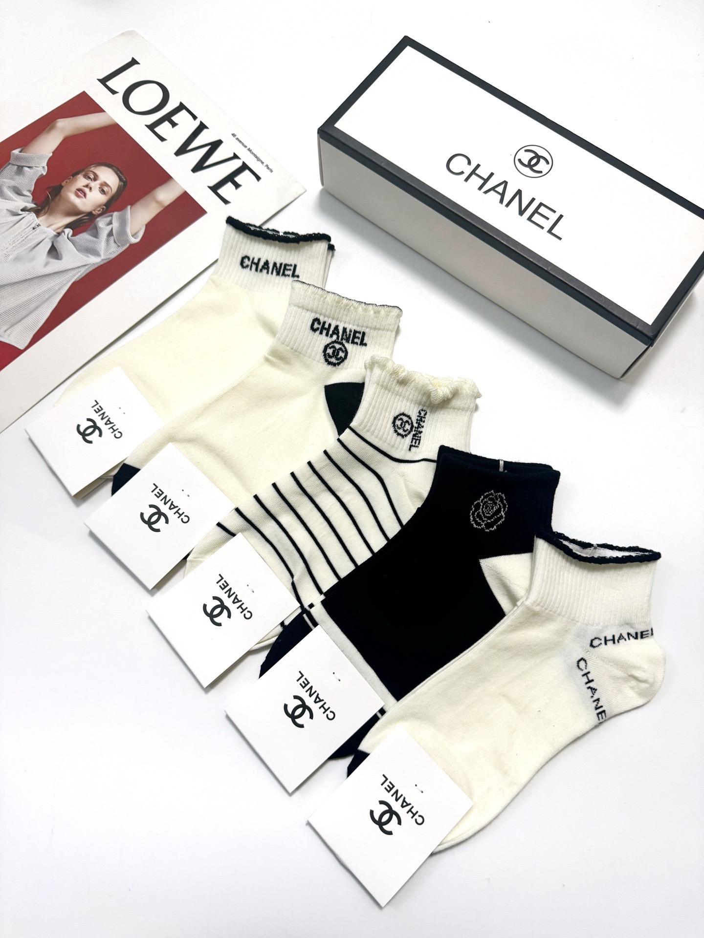 配包装🌟【一盒5 双】 🌟Chanel 香奈儿 经典字母logo 双C短袜 ，ins超火爆短袜，纯棉面料