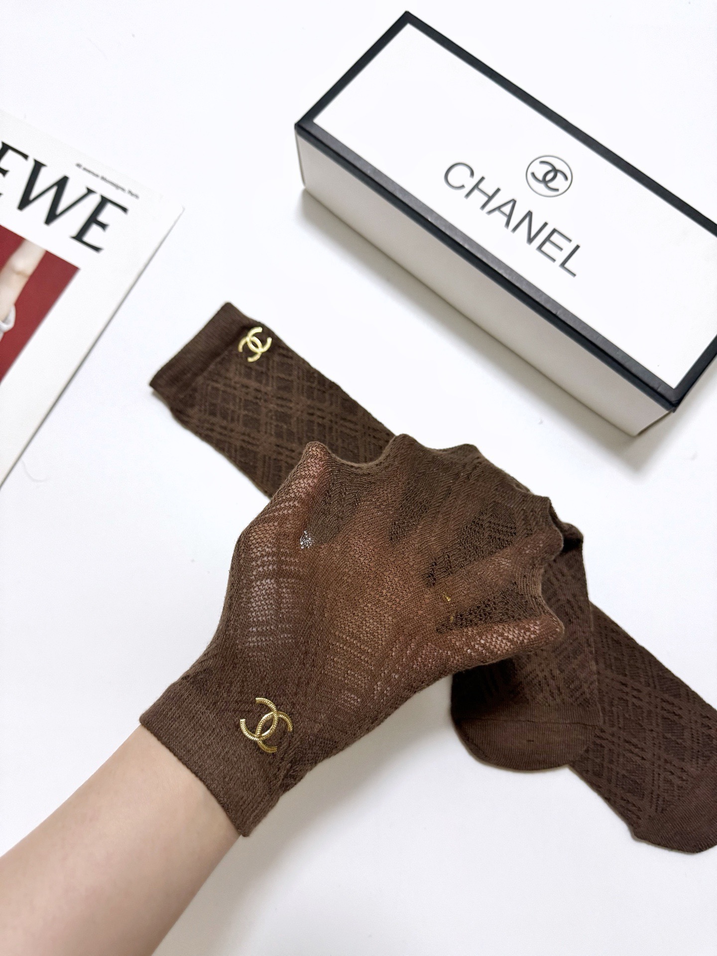 配包装🌟【一盒3双】 🌟Chanel 香奈儿 经典字母logo 速干中筒袜 ，ins超火爆薄款空调袜，潮