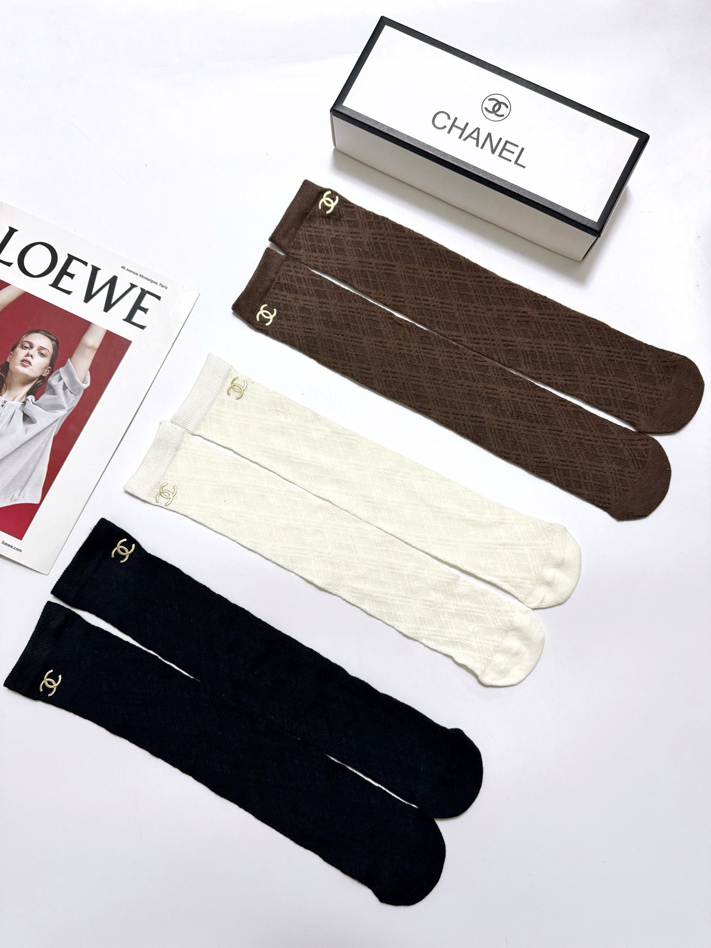 配包装🌟【一盒3双】 🌟Chanel 香奈儿 经典字母logo 速干中筒袜 ，ins超火爆薄款空调袜，潮