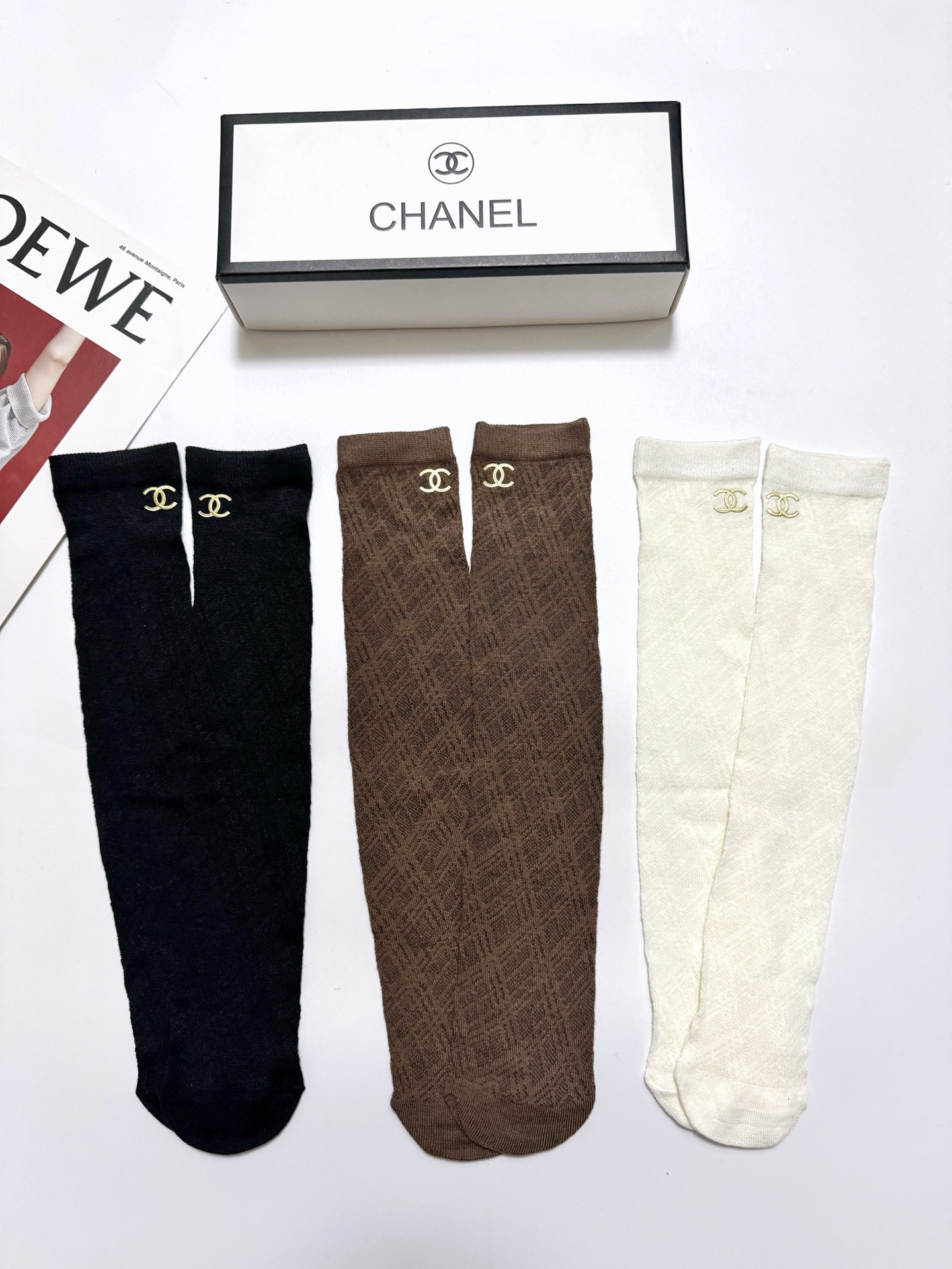配包装🌟【一盒3双】 🌟Chanel 香奈儿 经典字母logo 速干中筒袜 ，ins超火爆薄款空调袜，潮