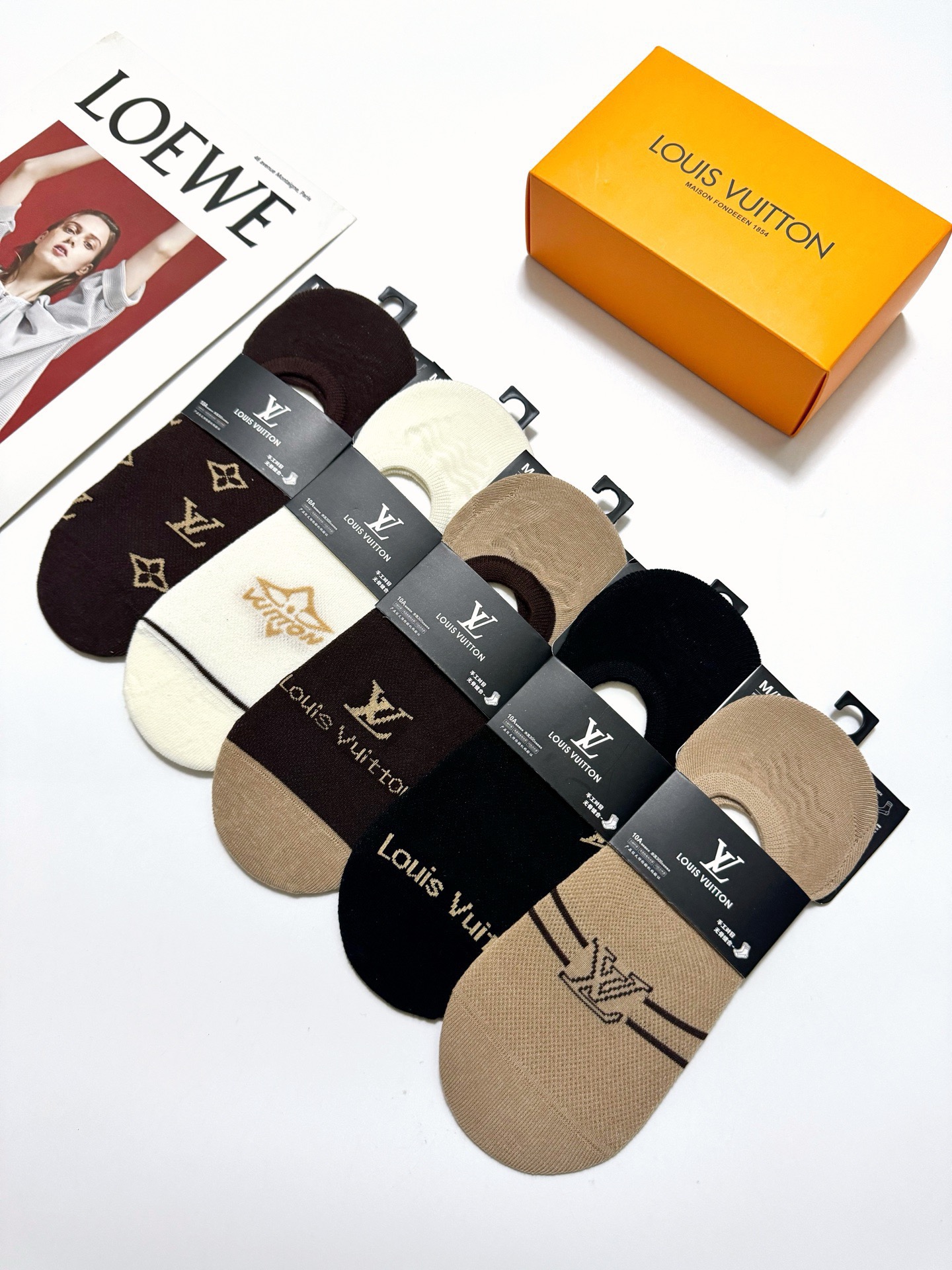 配包装🌟【一盒5 双】 🌟LV 路易威登 经典字母logo 船袜 ，ins超火爆薄款空调袜，潮人必备 ，