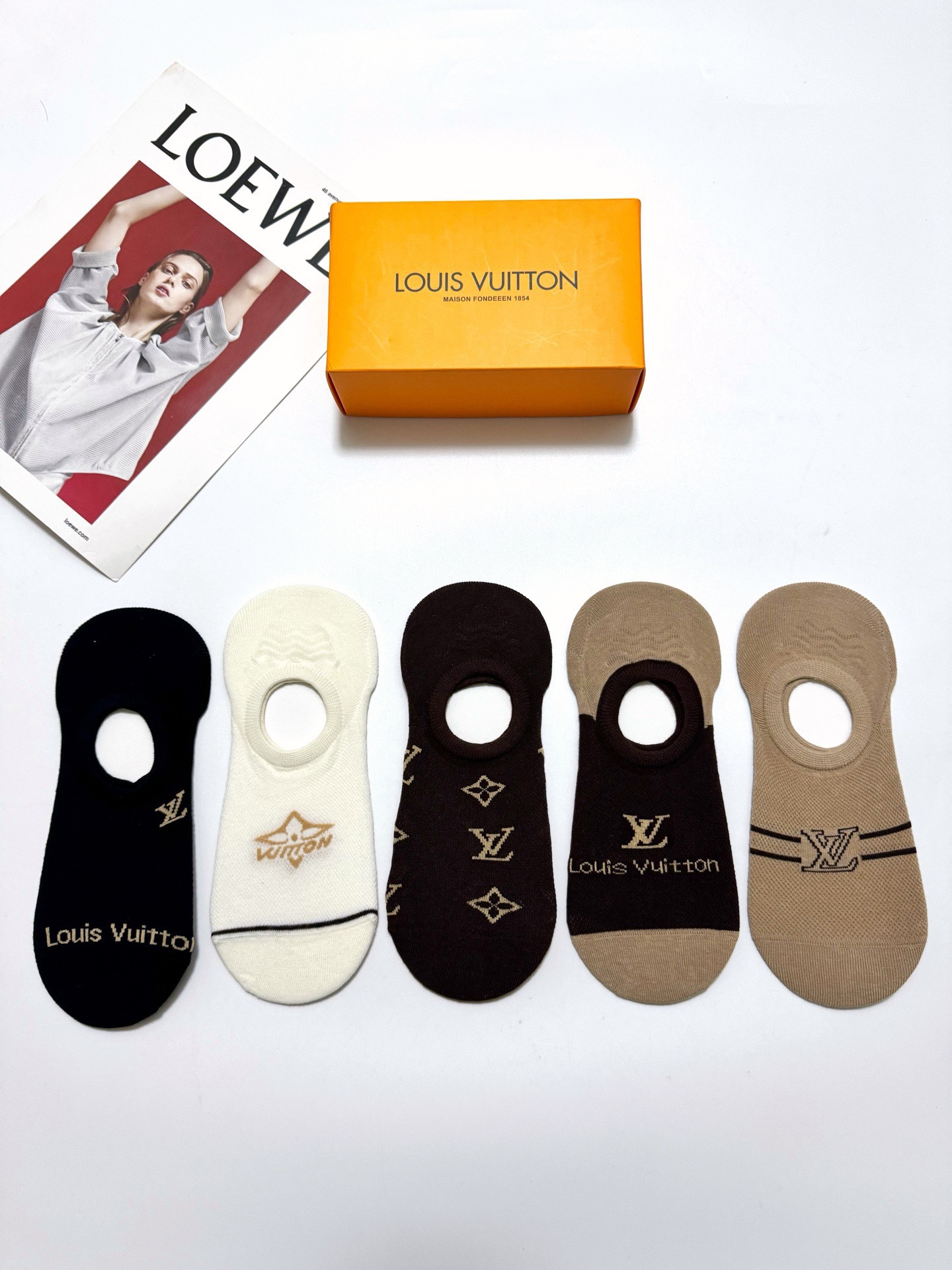 配包装🌟【一盒5 双】 🌟LV 路易威登 经典字母logo 船袜 ，ins超火爆薄款空调袜，潮人必备 ，