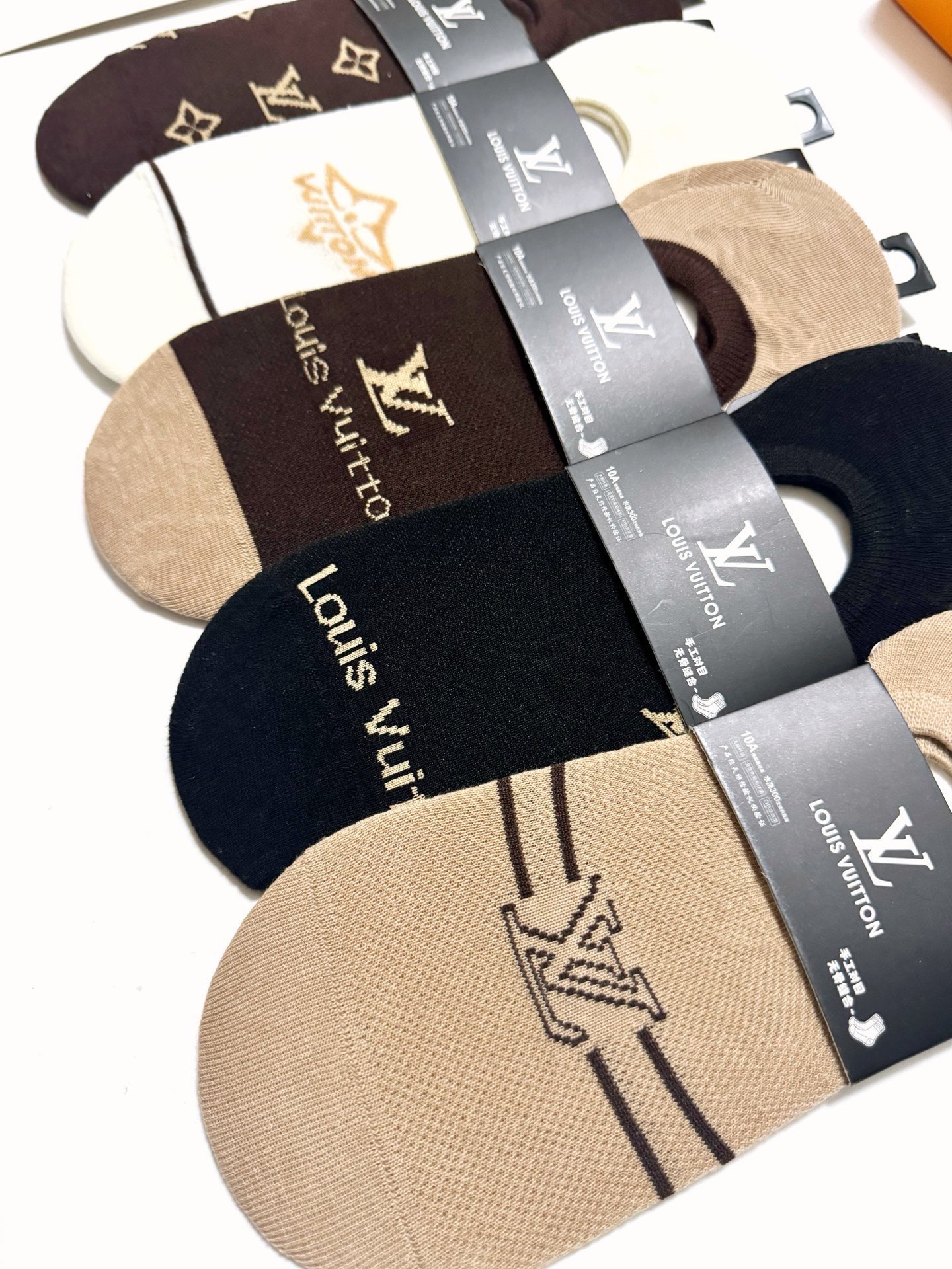 配包装🌟【一盒5 双】 🌟LV 路易威登 经典字母logo 船袜 ，ins超火爆薄款空调袜，潮人必备 ，