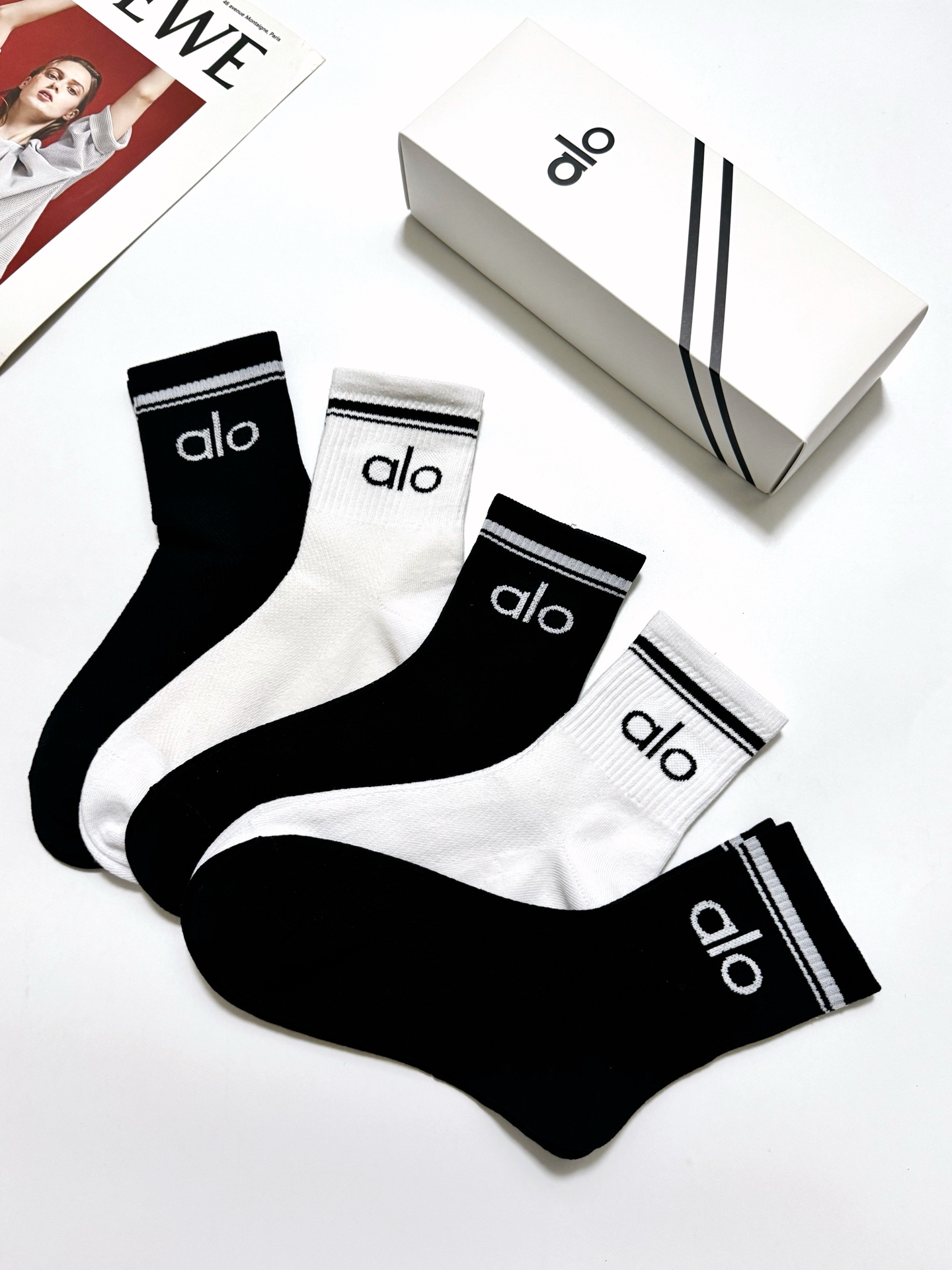 配包装🌟【一盒5双】 🌟 alo 经典字母logo 纯棉中筒袜 ，ins超火爆小腿短袜，纯棉面料，潮人必
