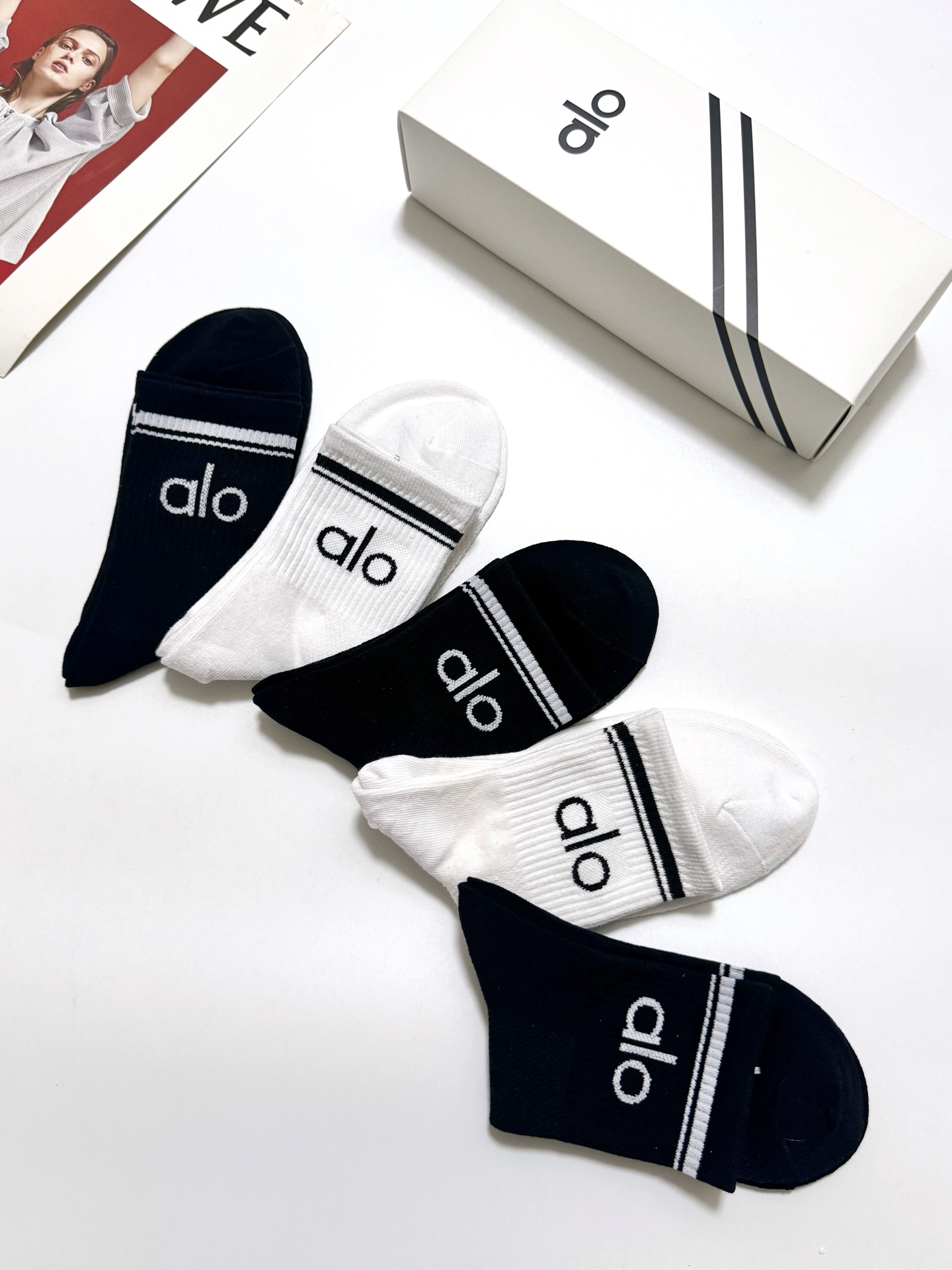 配包装🌟【一盒5双】 🌟 alo 经典字母logo 纯棉中筒袜 ，ins超火爆小腿短袜，纯棉面料，潮人必