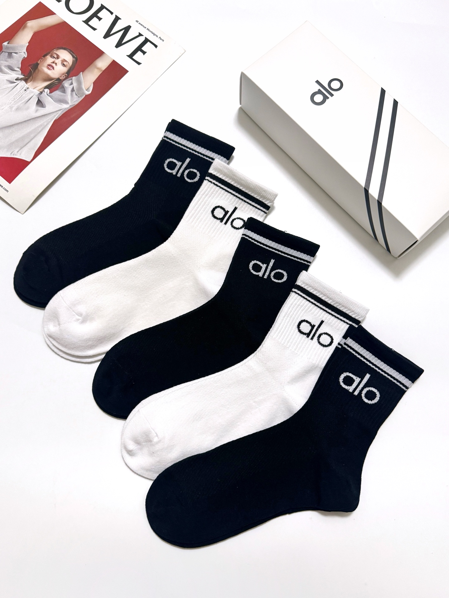 配包装🌟【一盒5双】 🌟 alo 经典字母logo 纯棉中筒袜 ，ins超火爆小腿短袜，纯棉面料，潮人必