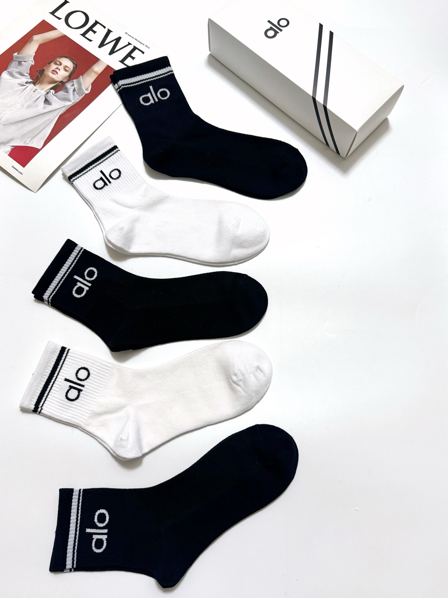 配包装🌟【一盒5双】 🌟 alo 经典字母logo 纯棉中筒袜 ，ins超火爆小腿短袜，纯棉面料，潮人必