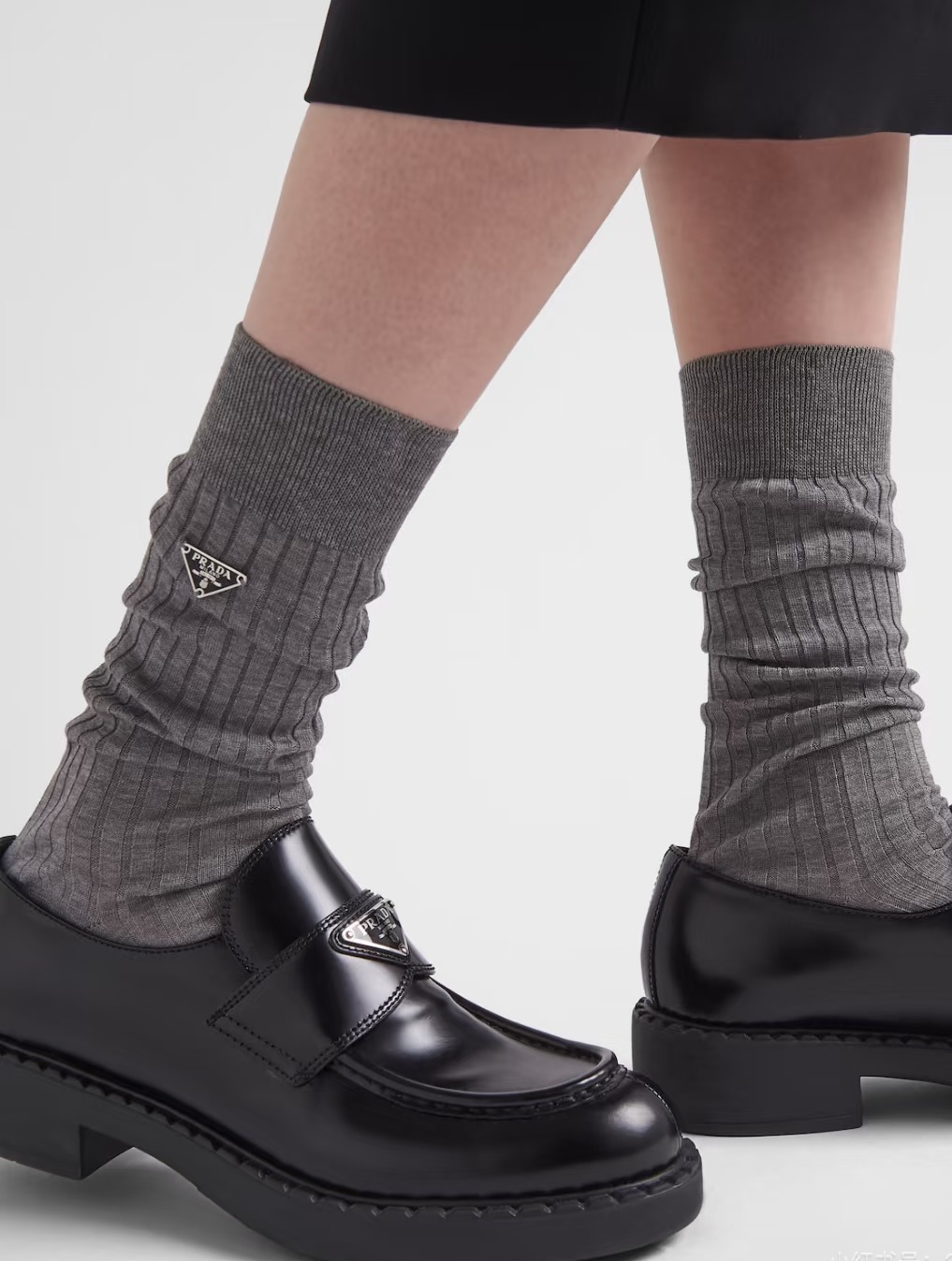 配包装🌟【一盒一双】🌟 Prada 普拉达 爆款经典三角标 字母 长筒袜 小腿袜🔥双针针织材质，超完美结