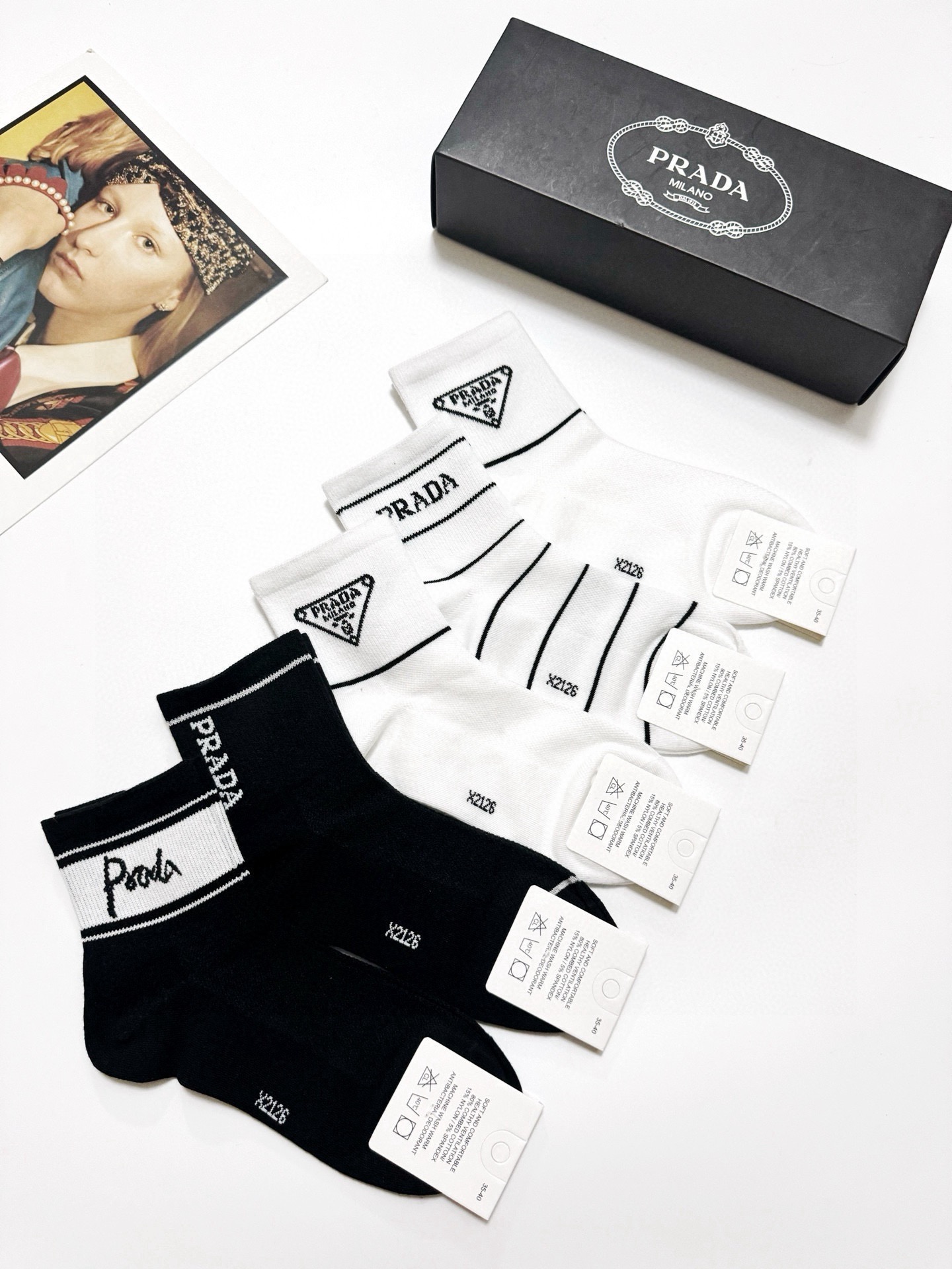 配包装🌟【一盒5 双】 🌟Prada 普拉达 经典字母logo 纯棉短筒袜 ，ins超火爆短袜，纯棉面料